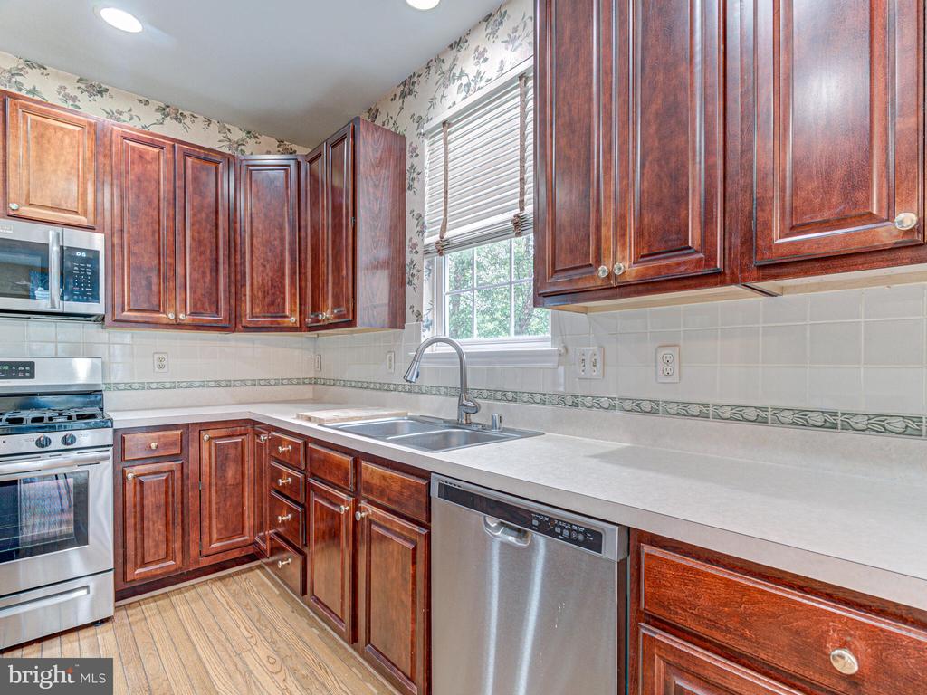 817 SANTMYER DRIVE SE
