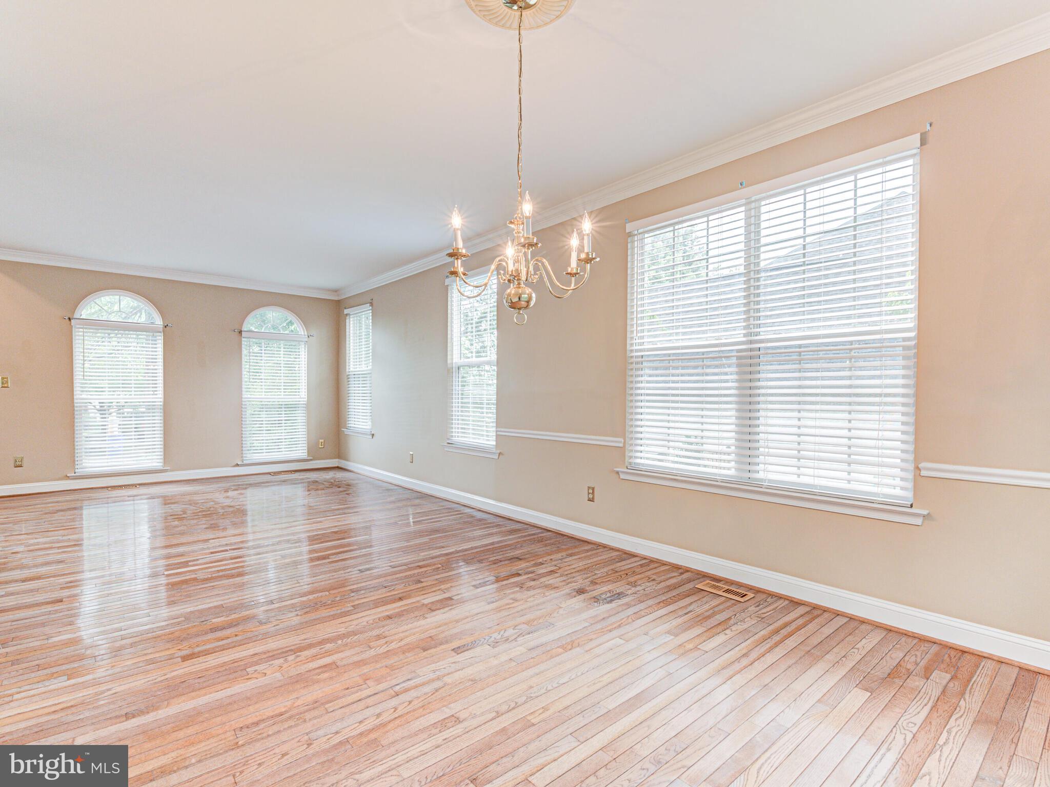 817 SANTMYER DRIVE SE