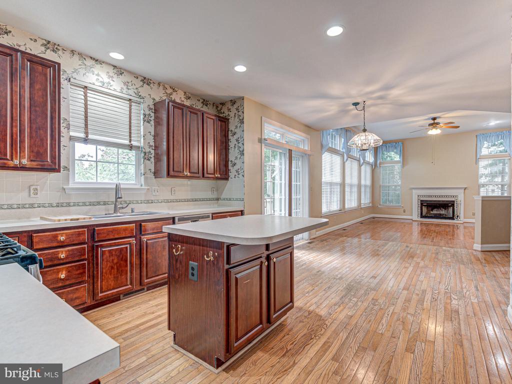 817 SANTMYER DRIVE SE