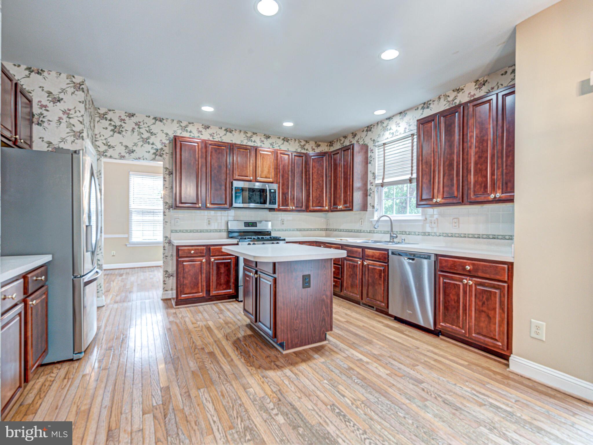 817 SANTMYER DRIVE SE