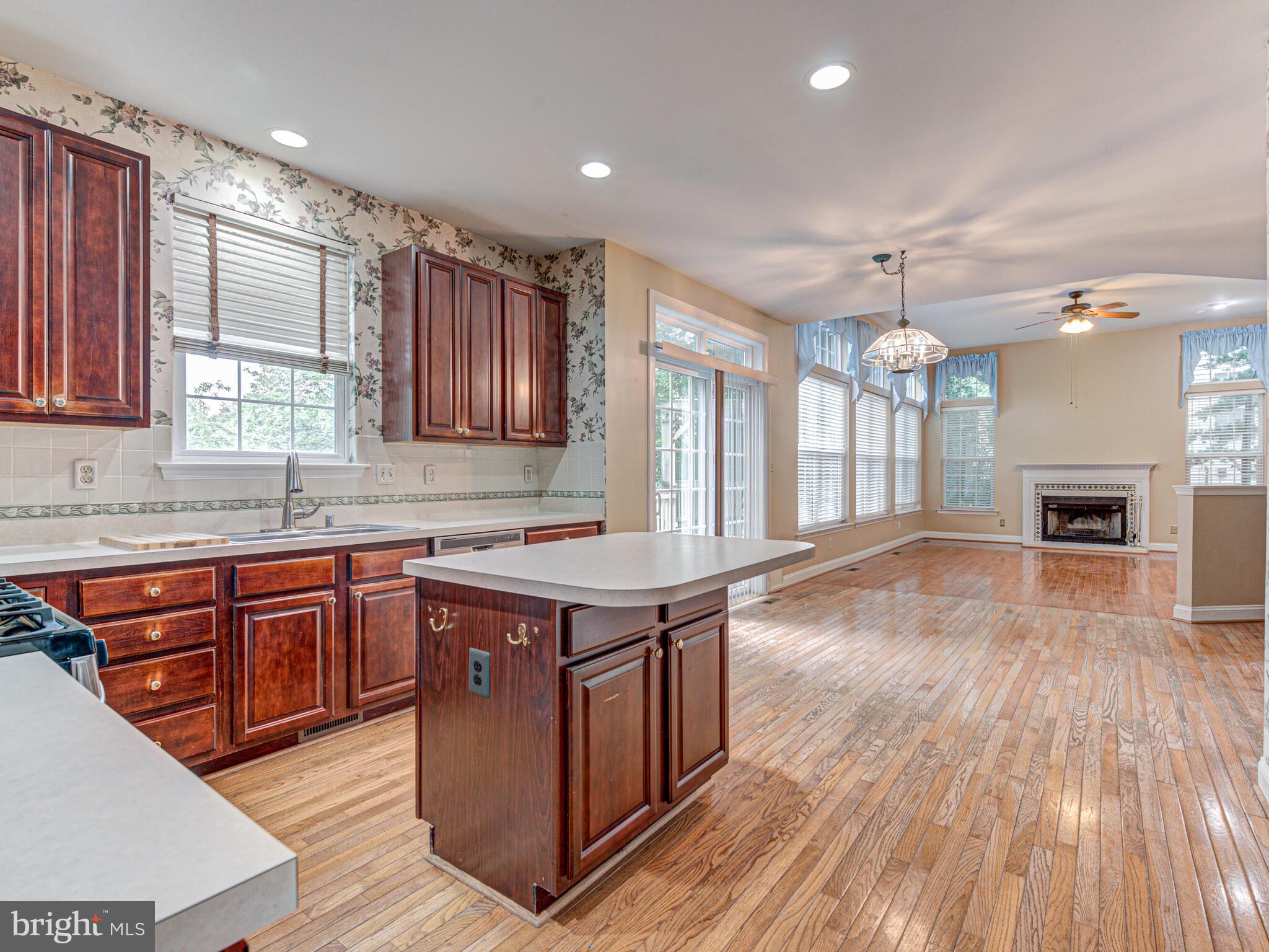 817 SANTMYER DRIVE SE