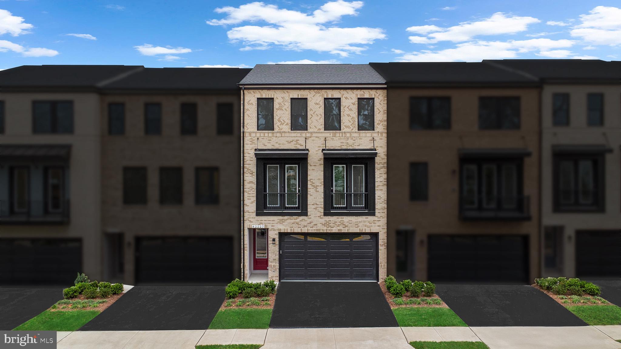 42227 SHINING STAR SQUARE