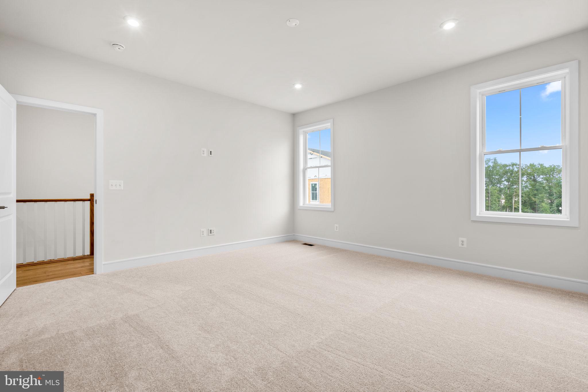 42227 SHINING STAR SQUARE