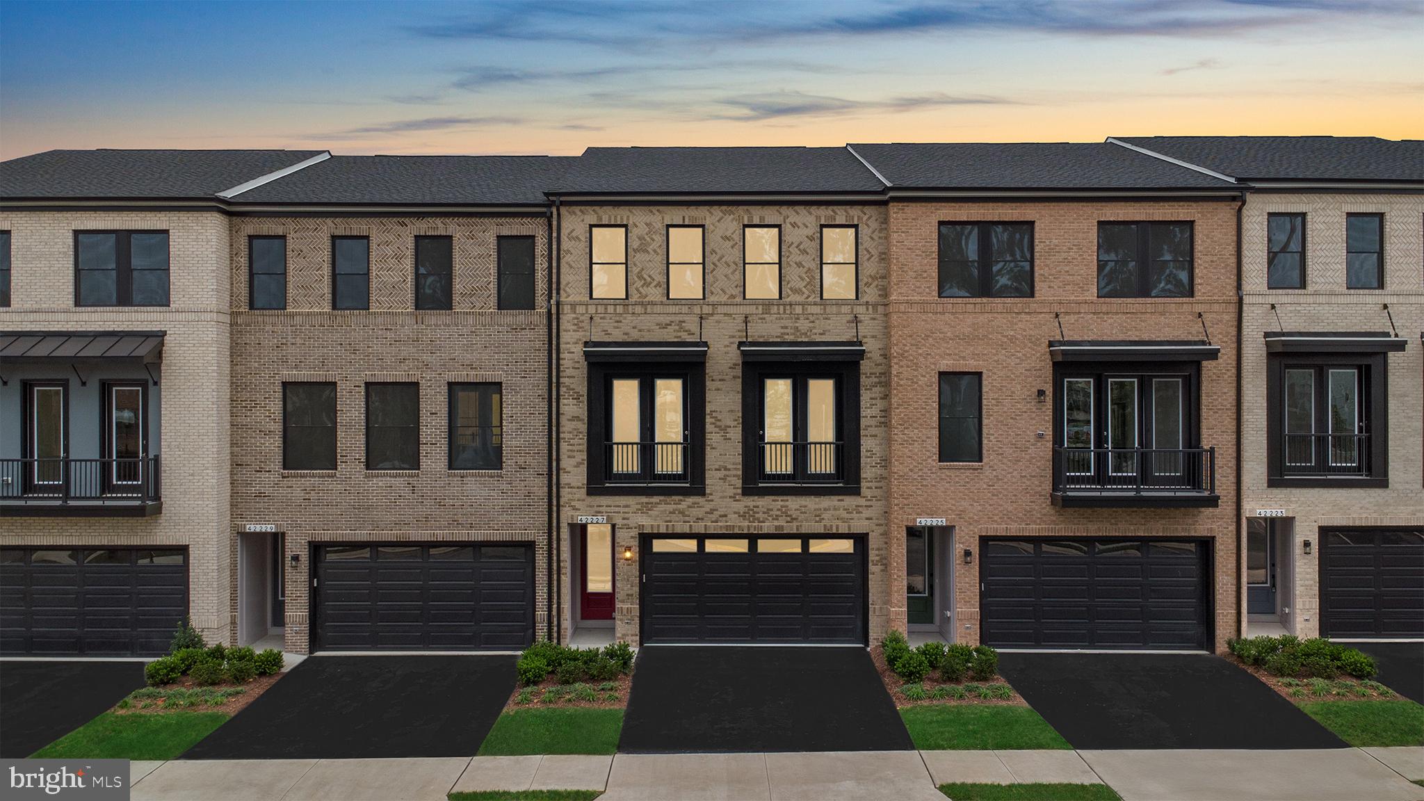 42227 SHINING STAR SQUARE