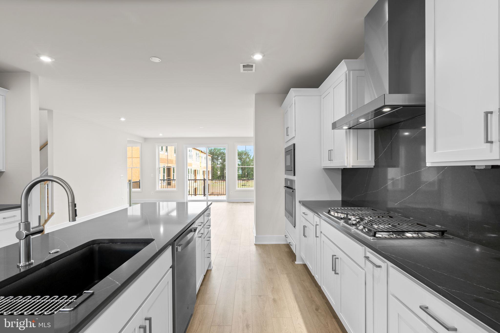 42227 SHINING STAR SQUARE