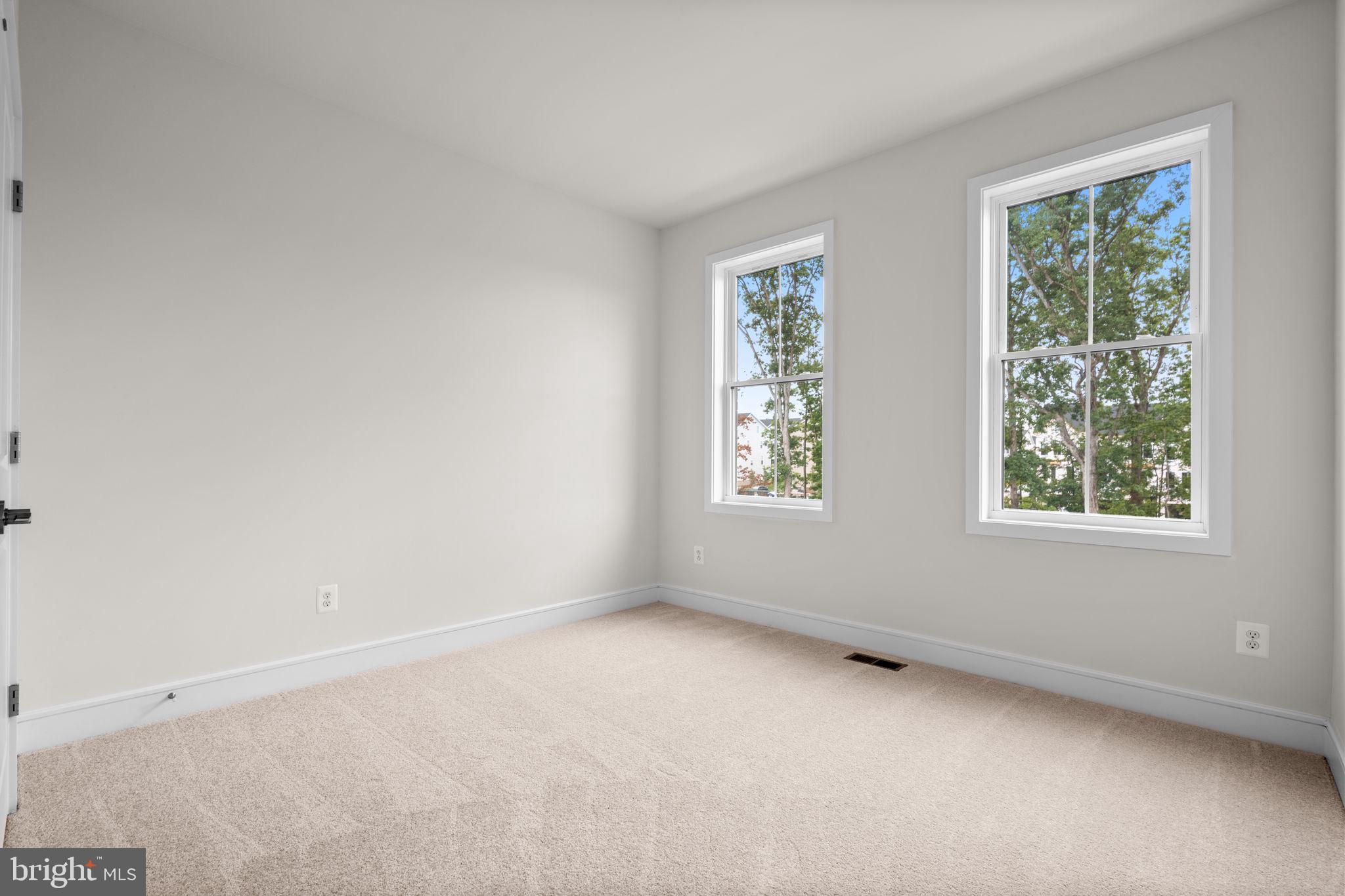 42227 SHINING STAR SQUARE