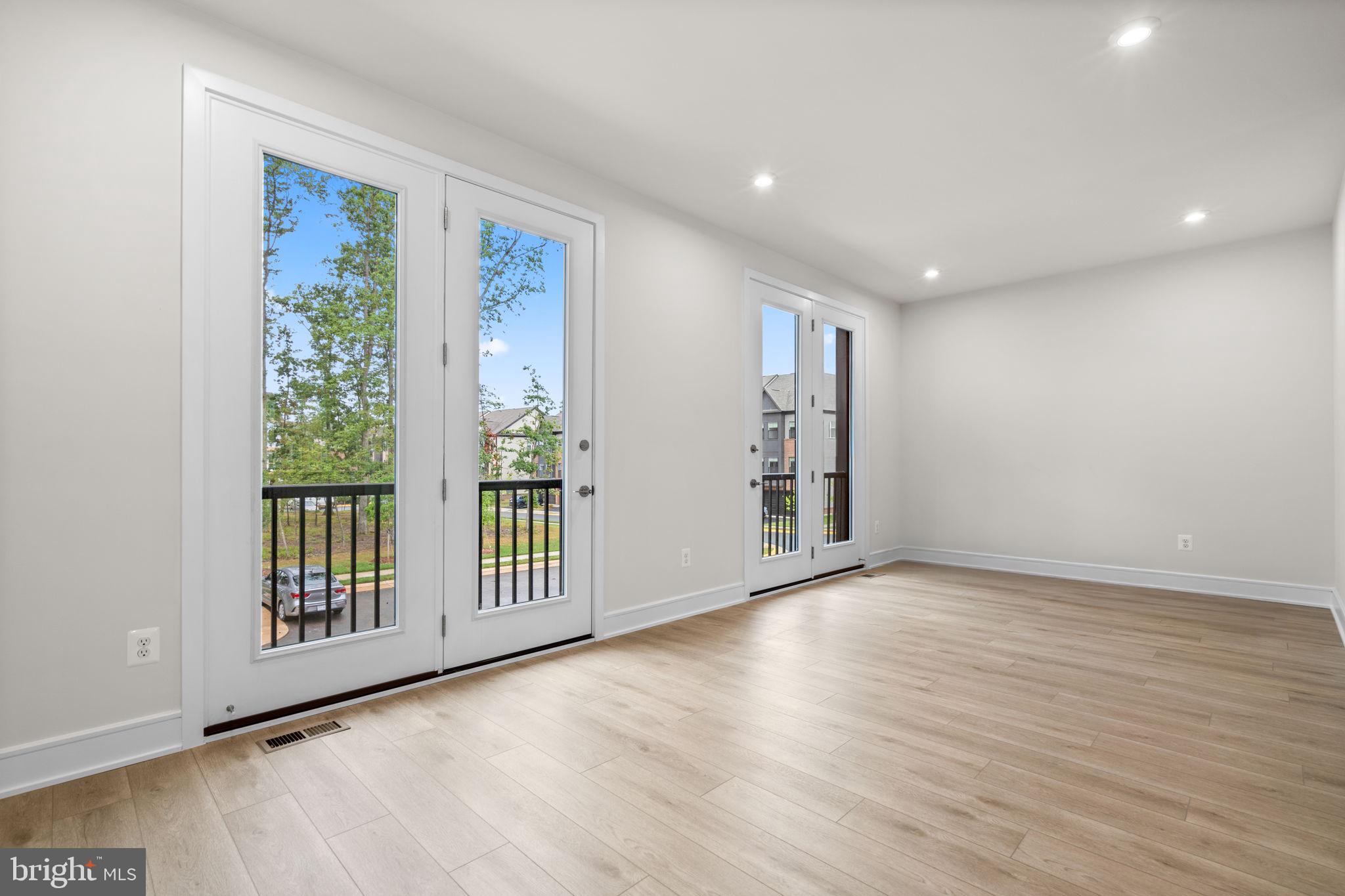 42227 SHINING STAR SQUARE