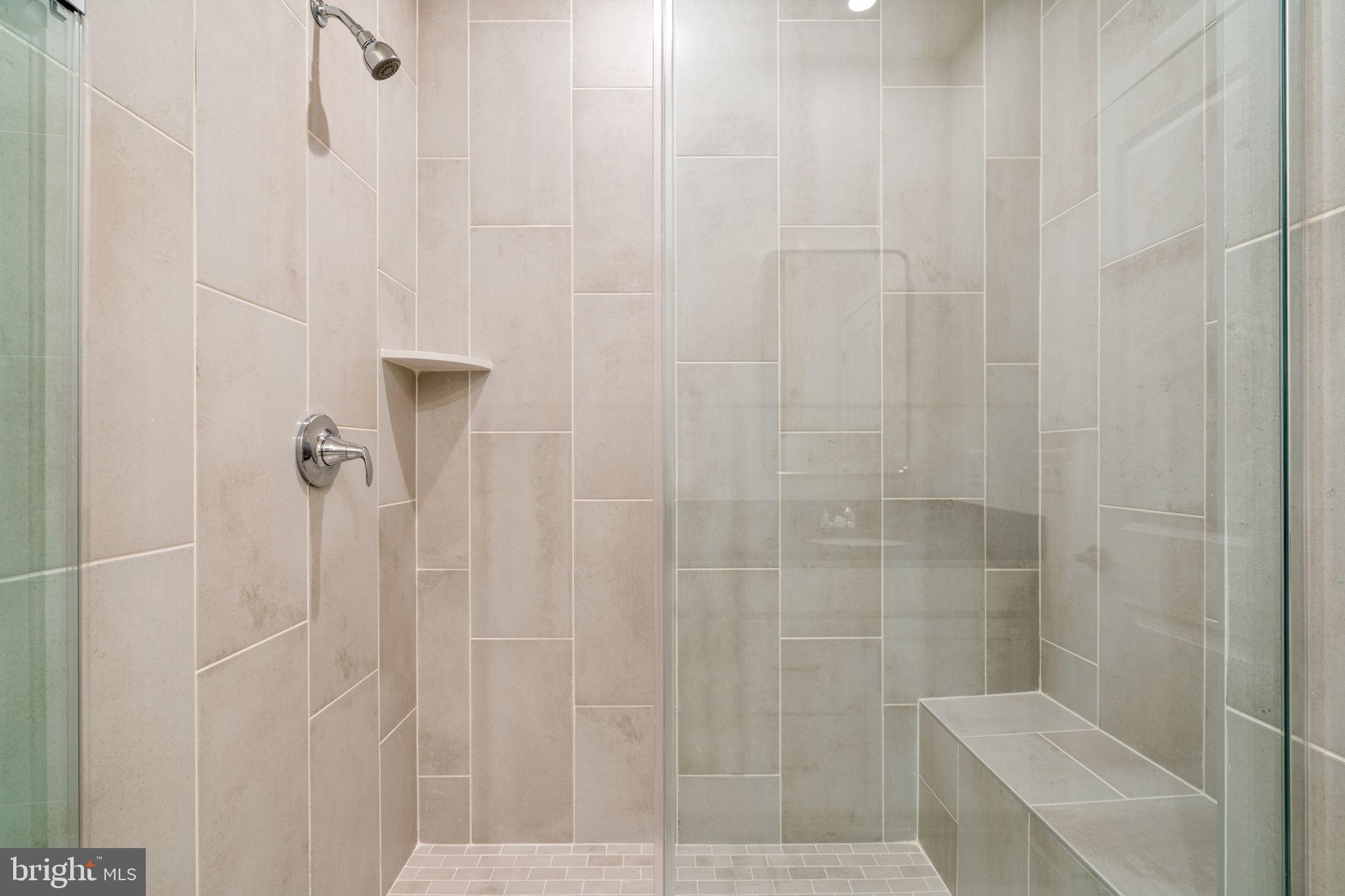 42227 SHINING STAR SQUARE