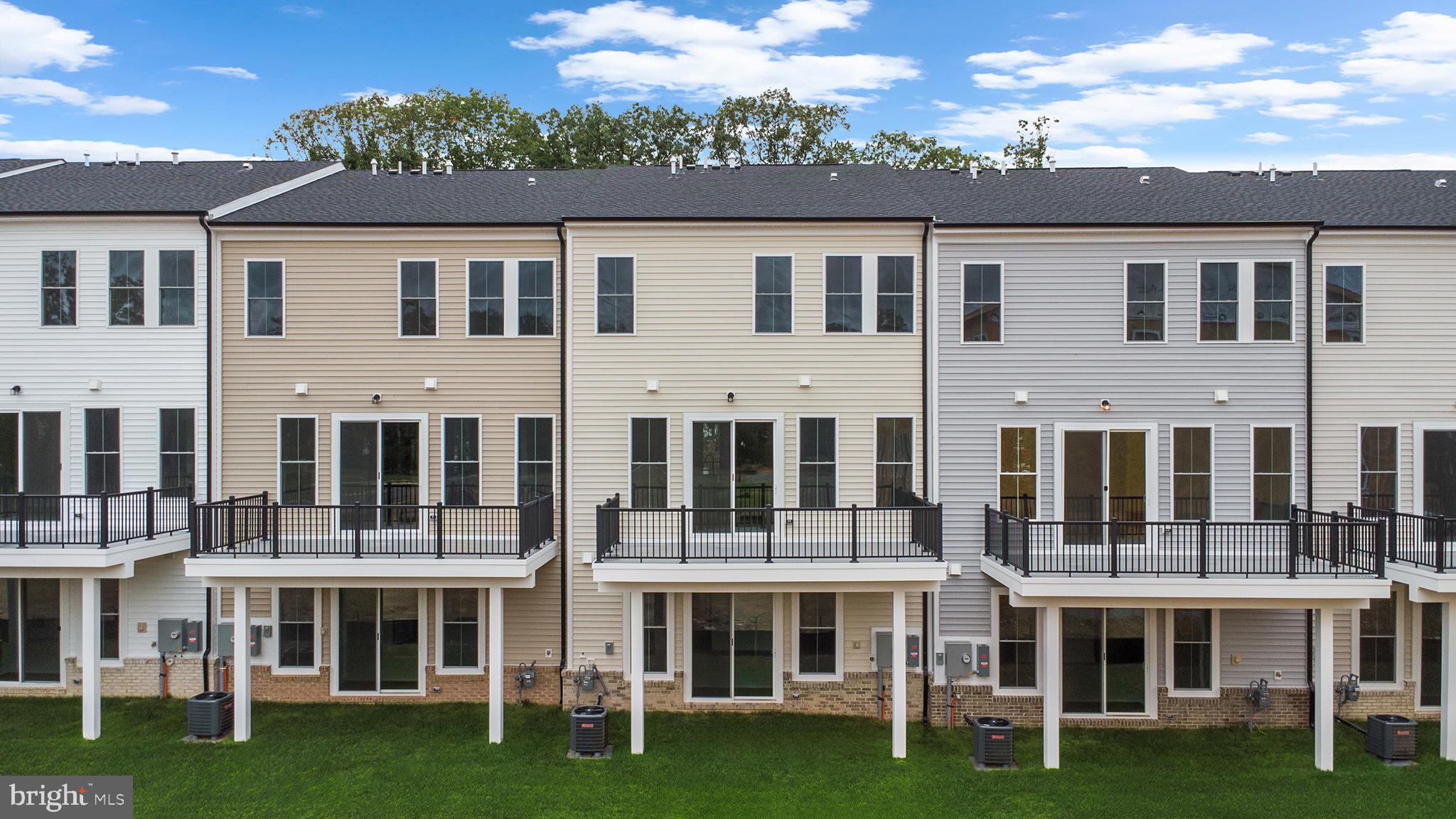 42227 SHINING STAR SQUARE