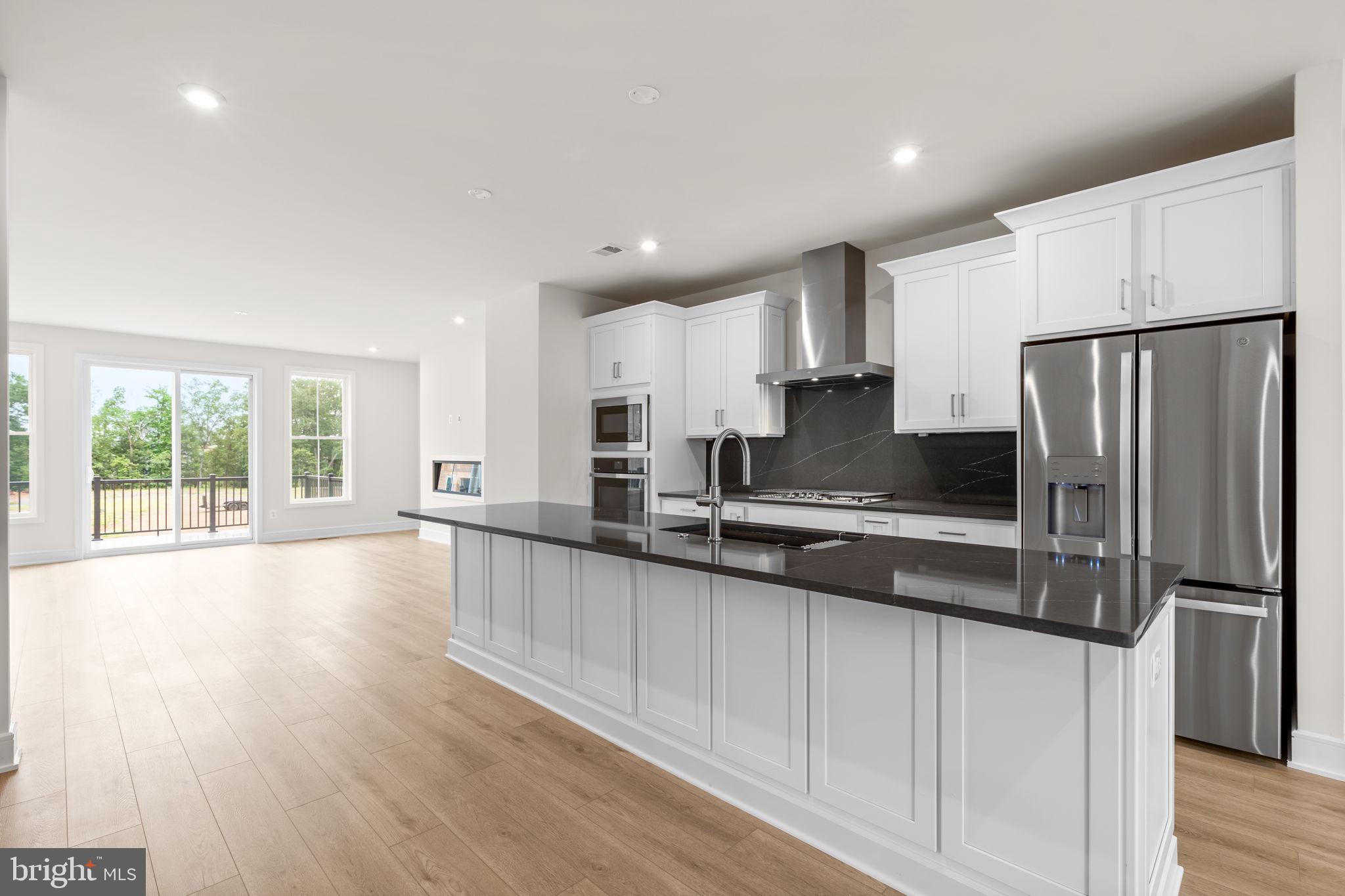 42227 SHINING STAR SQUARE