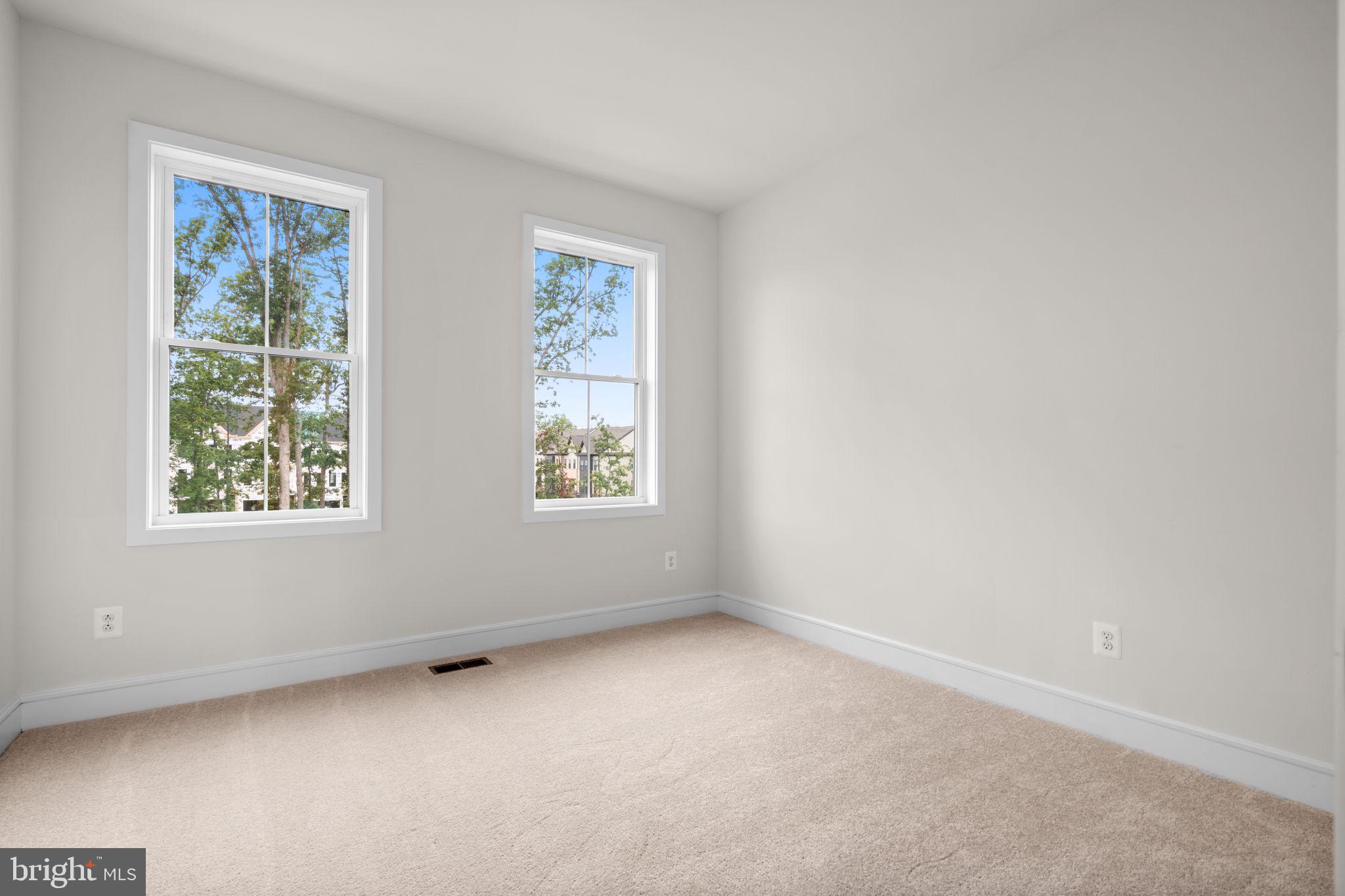 42227 SHINING STAR SQUARE