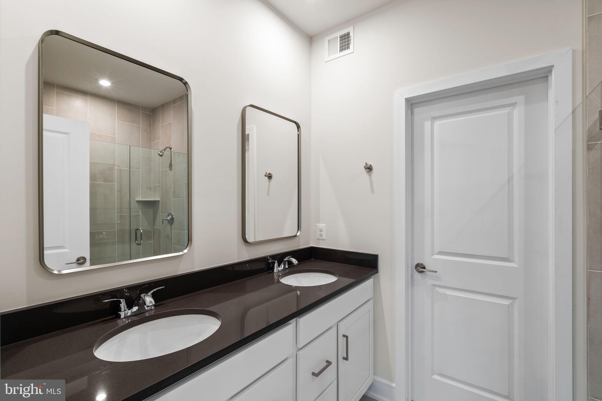 42227 SHINING STAR SQUARE