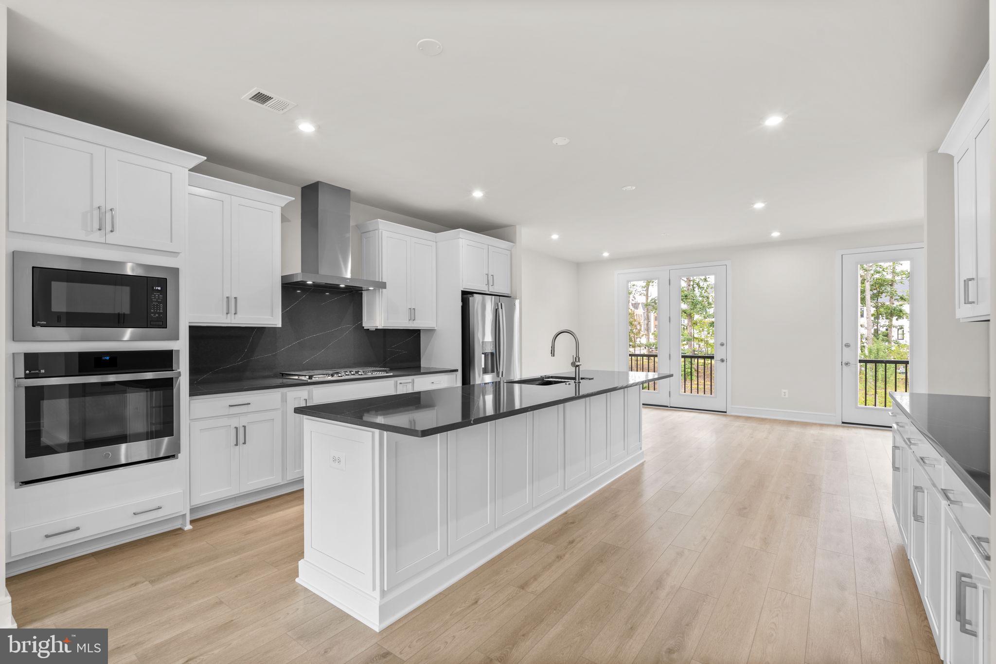 42227 SHINING STAR SQUARE