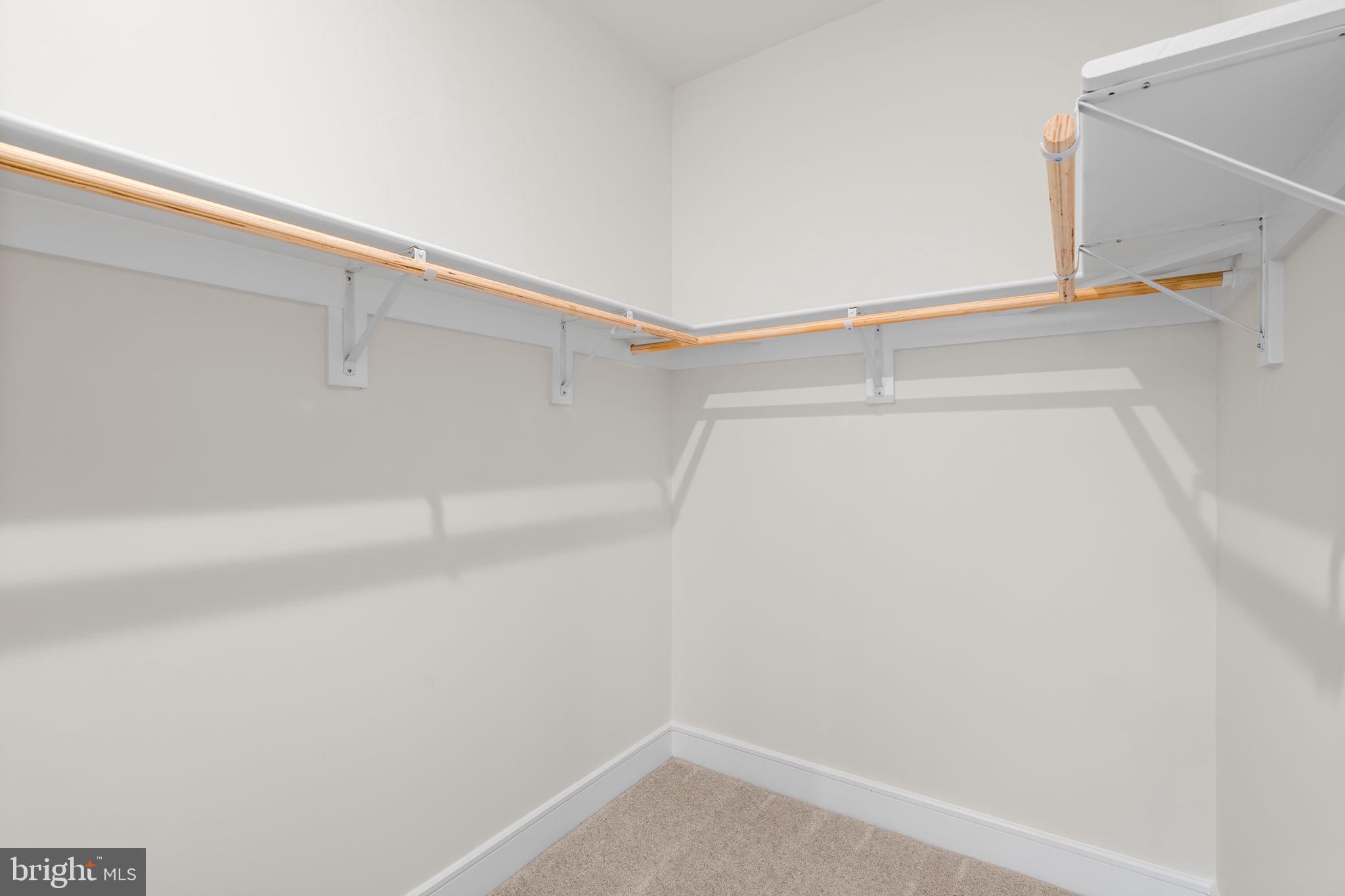 42227 SHINING STAR SQUARE