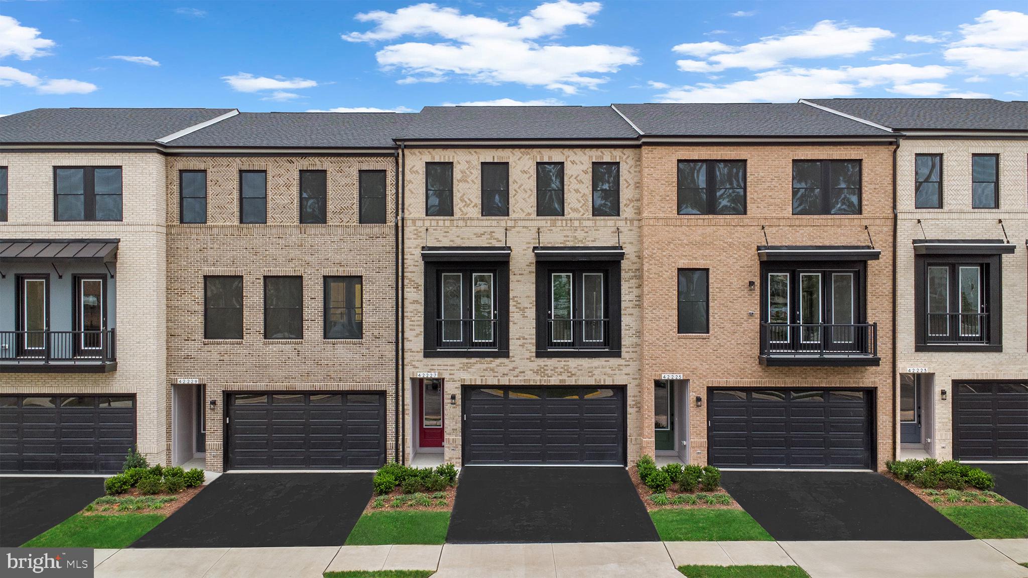 42227 SHINING STAR SQUARE