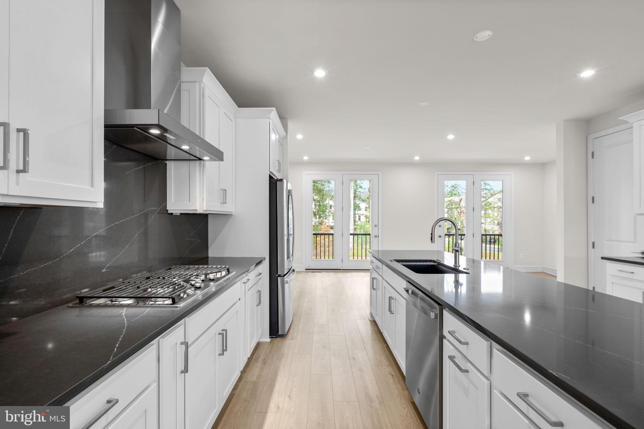 42227 SHINING STAR SQUARE