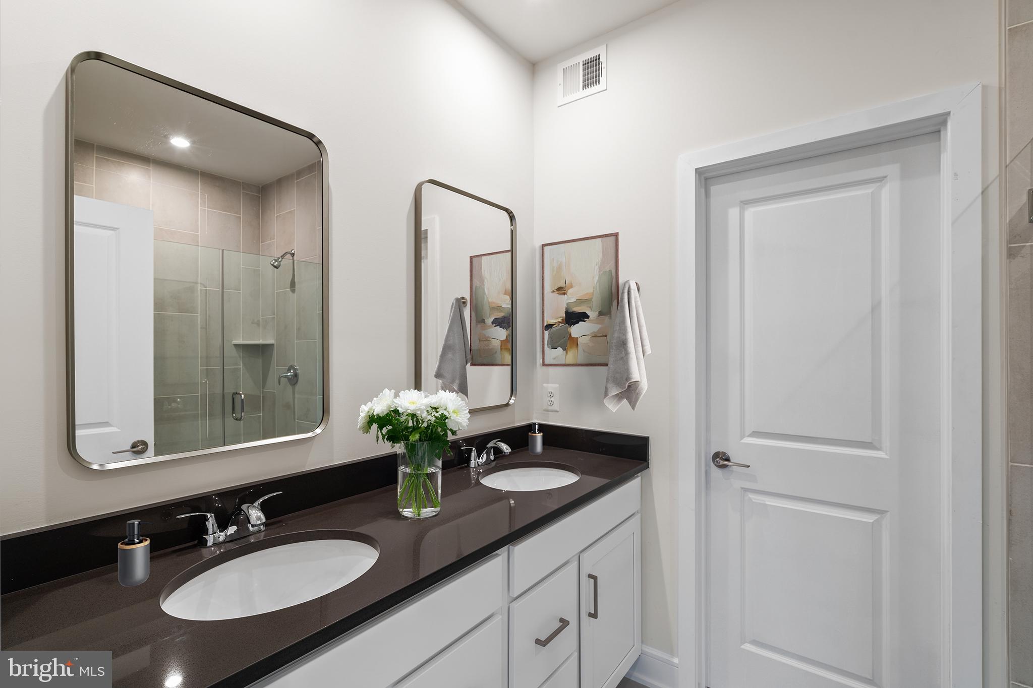 42227 SHINING STAR SQUARE