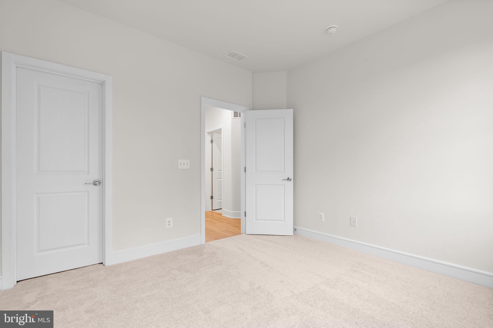 42227 SHINING STAR SQUARE