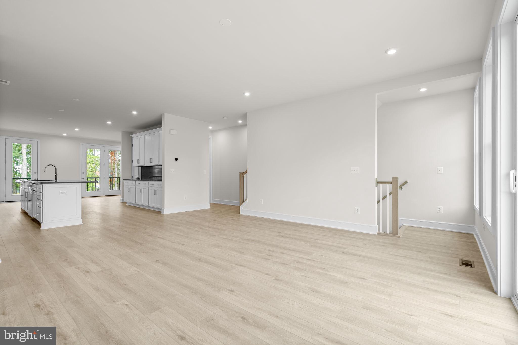 42227 SHINING STAR SQUARE