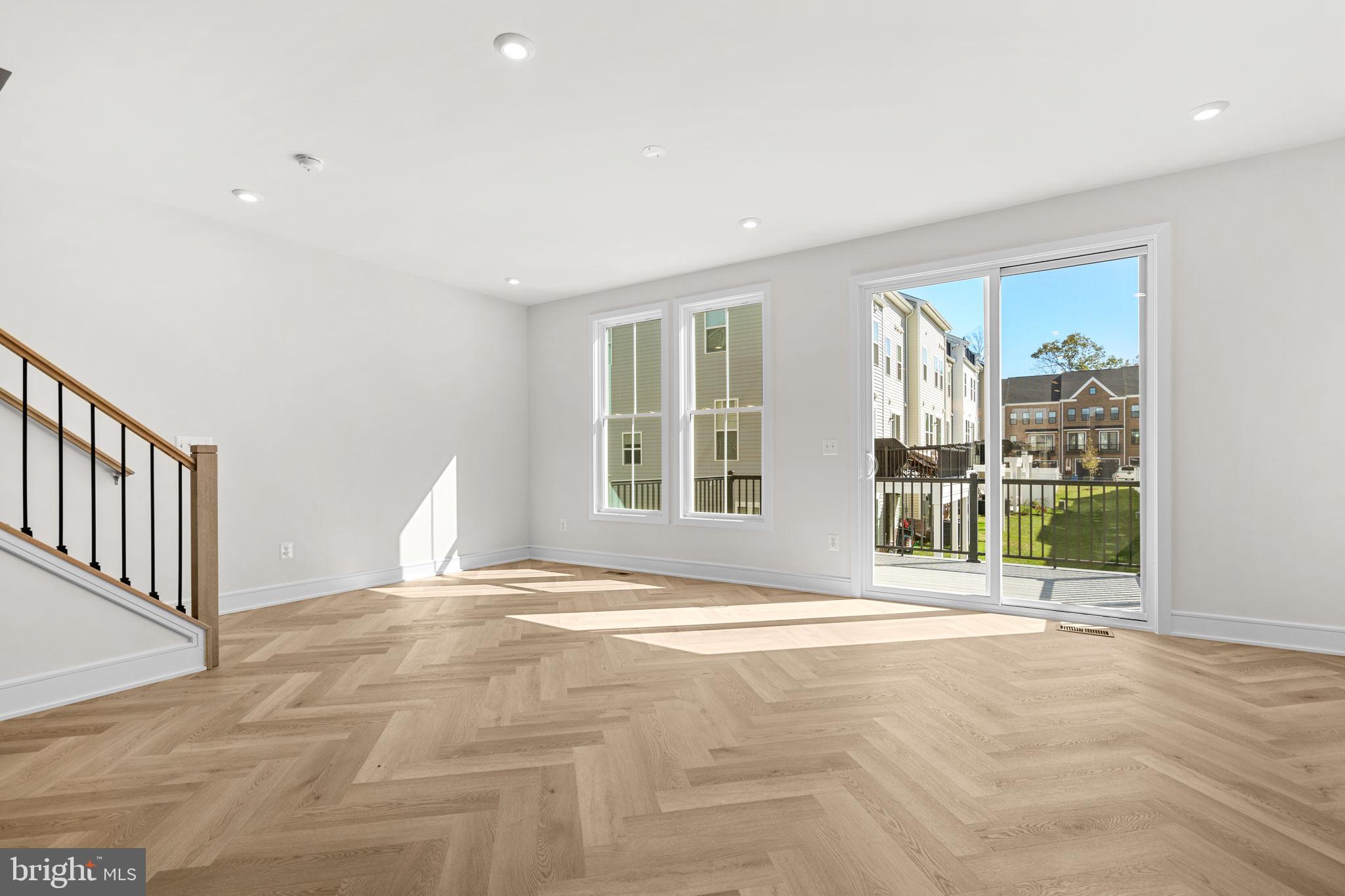 42125 PICASSO SQUARE