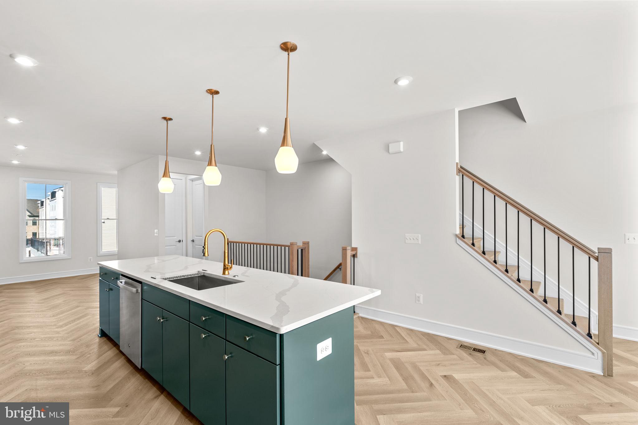 42125 PICASSO SQUARE