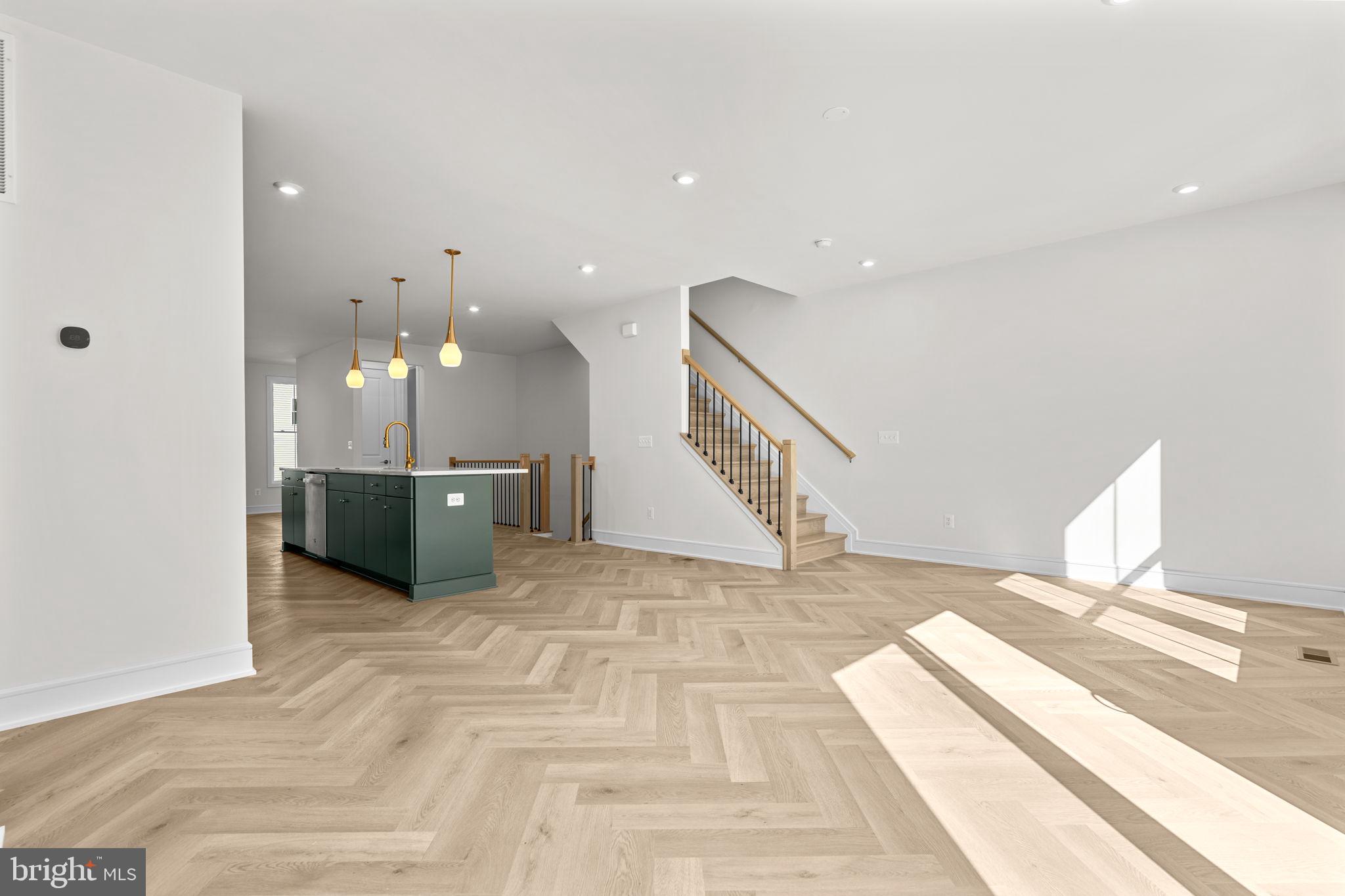 42125 PICASSO SQUARE