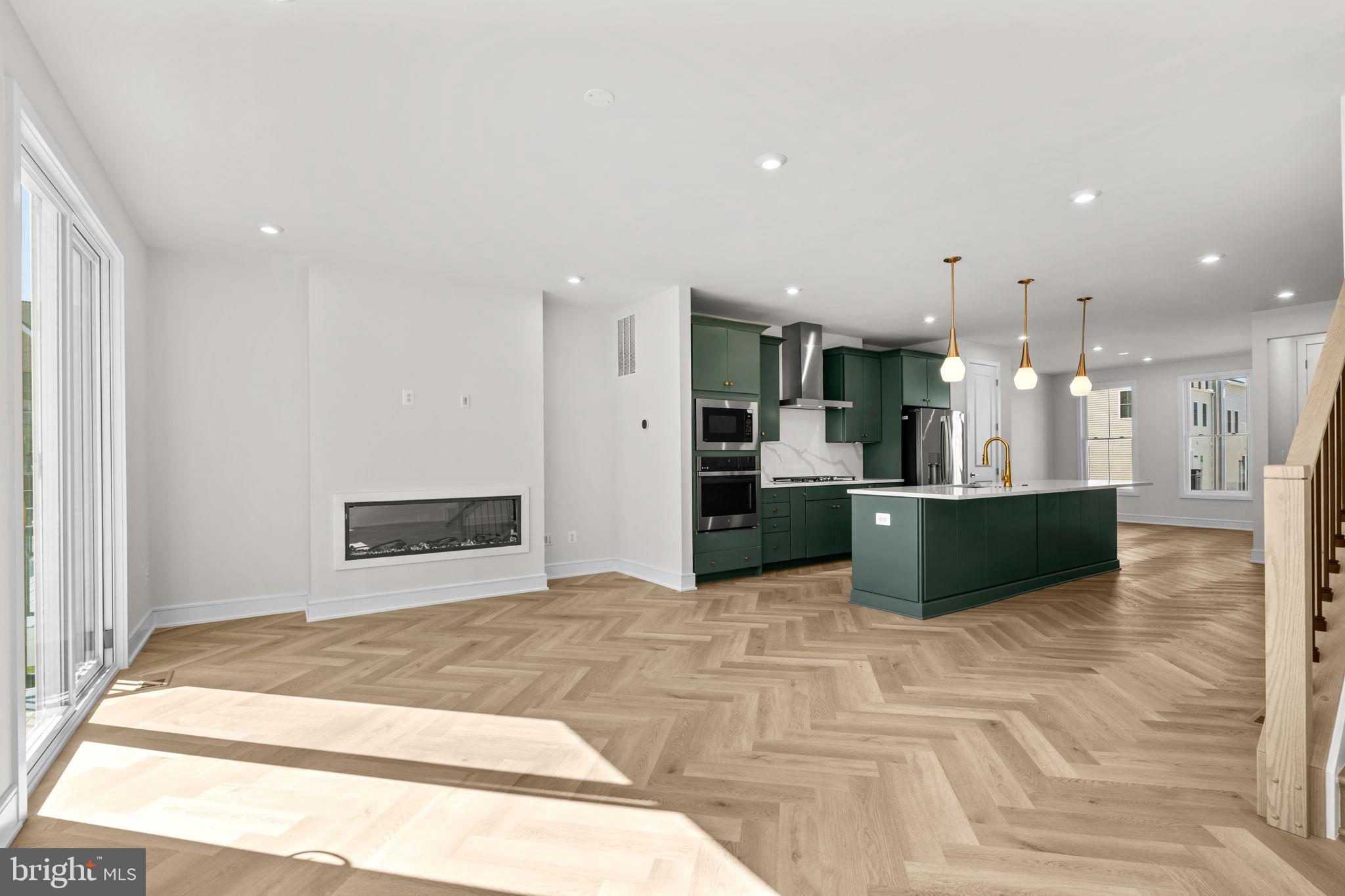 42125 PICASSO SQUARE