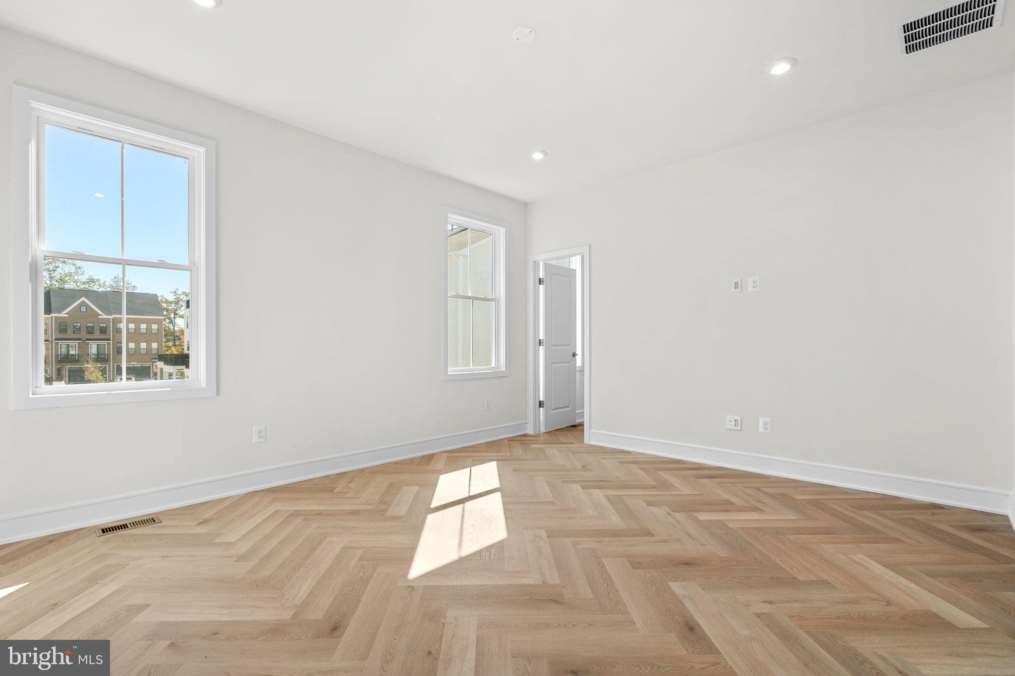 42125 PICASSO SQUARE