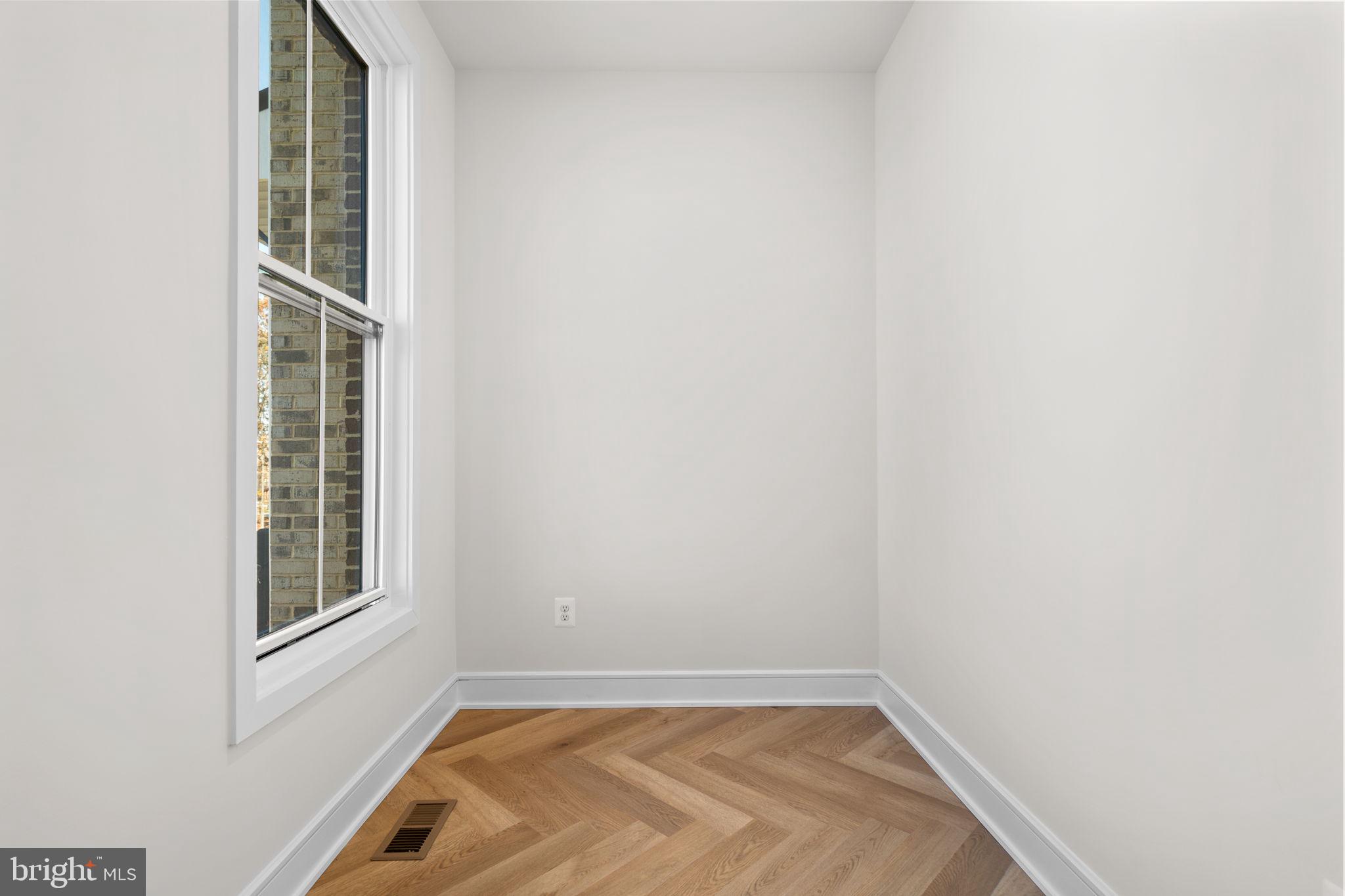 42125 PICASSO SQUARE