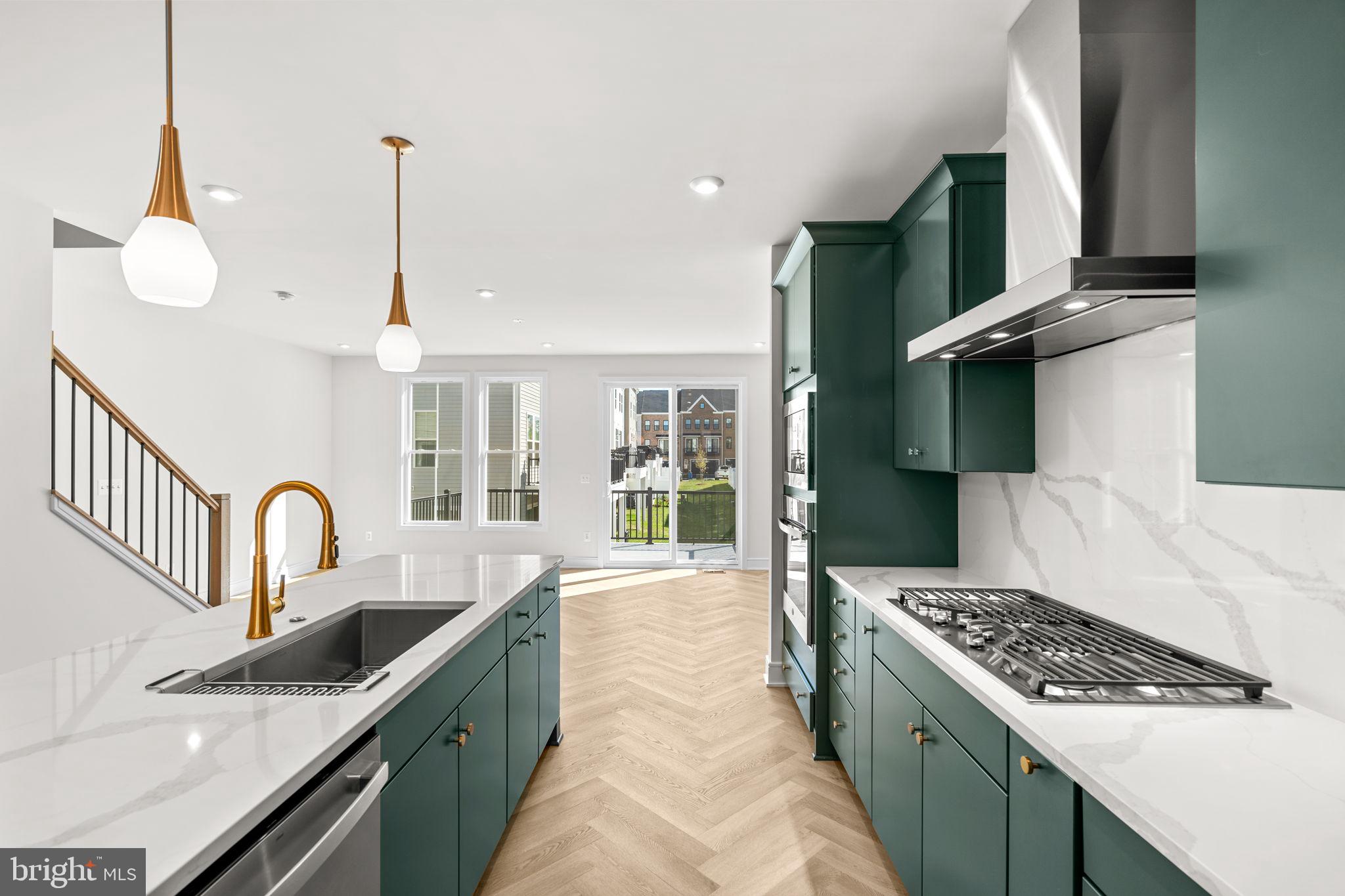 42125 PICASSO SQUARE