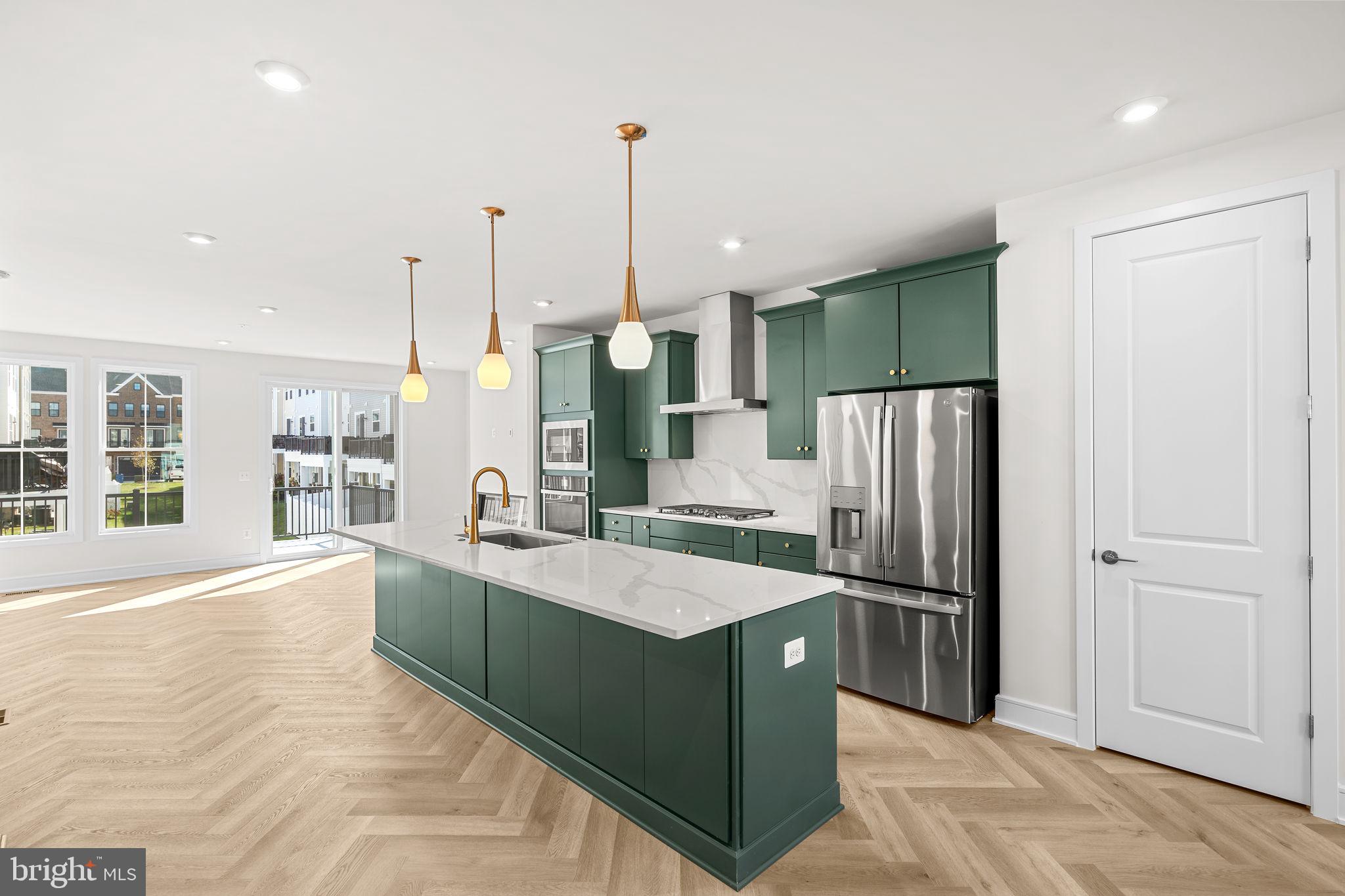 42125 PICASSO SQUARE