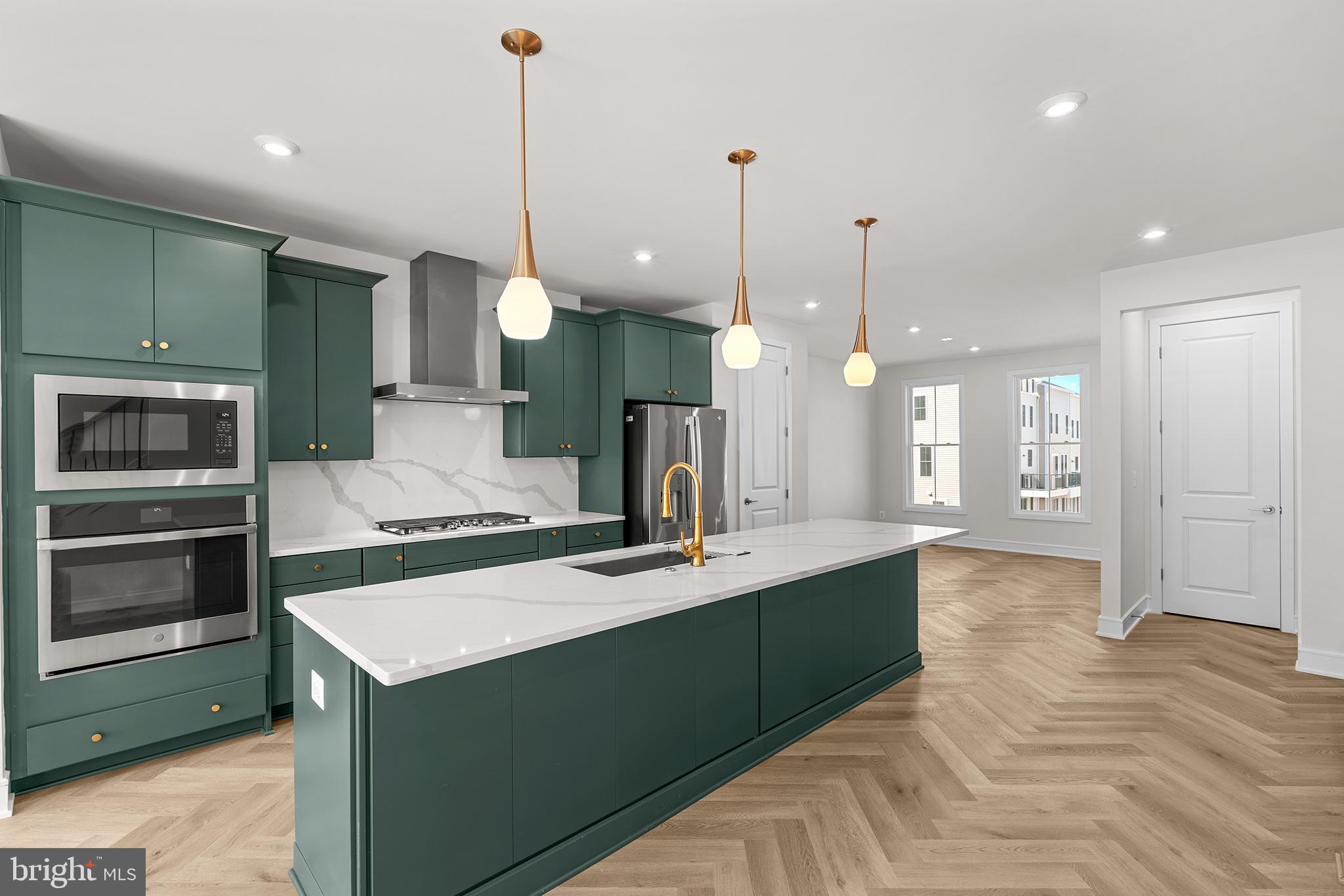 42125 PICASSO SQUARE