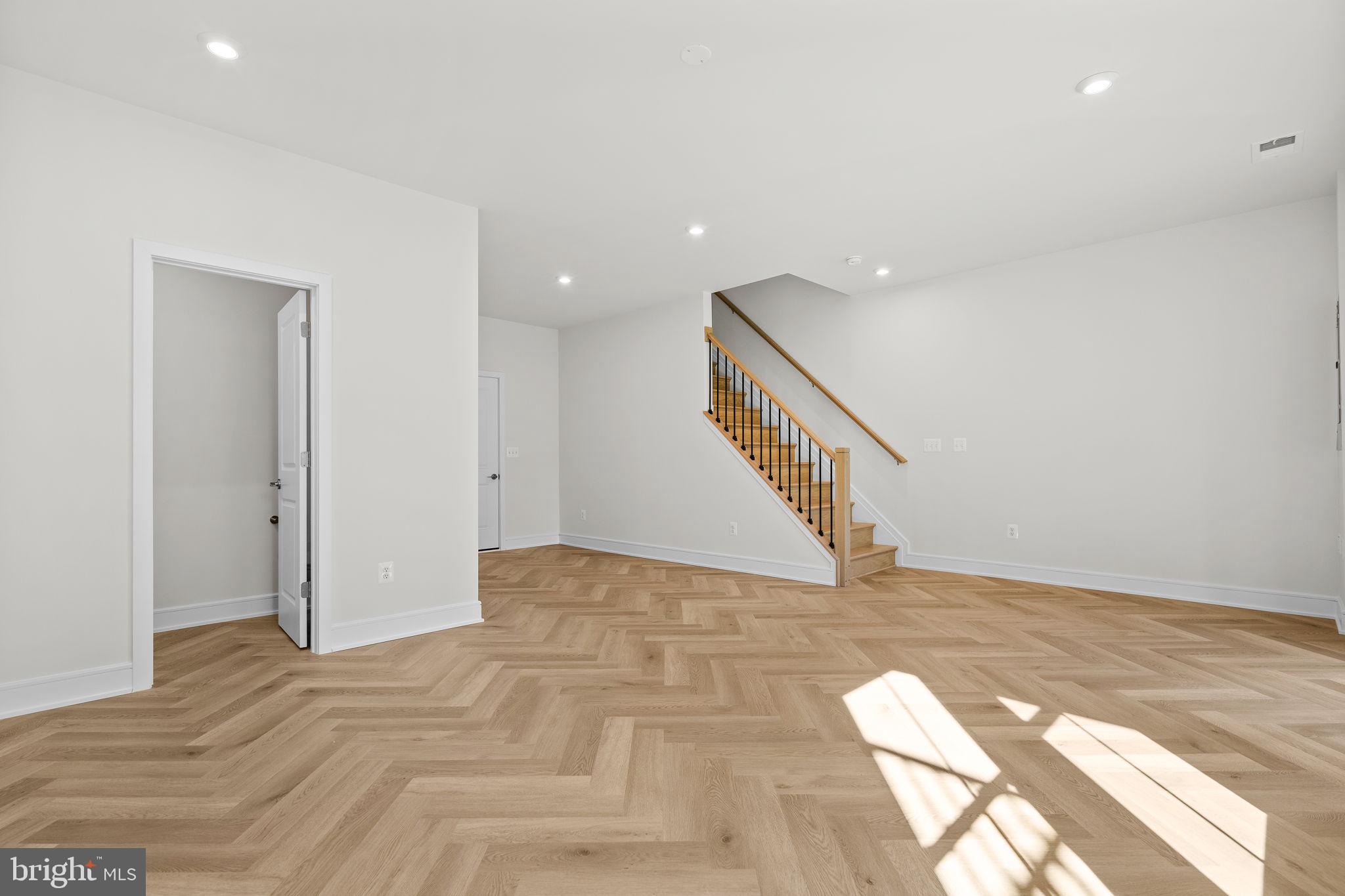 42125 PICASSO SQUARE