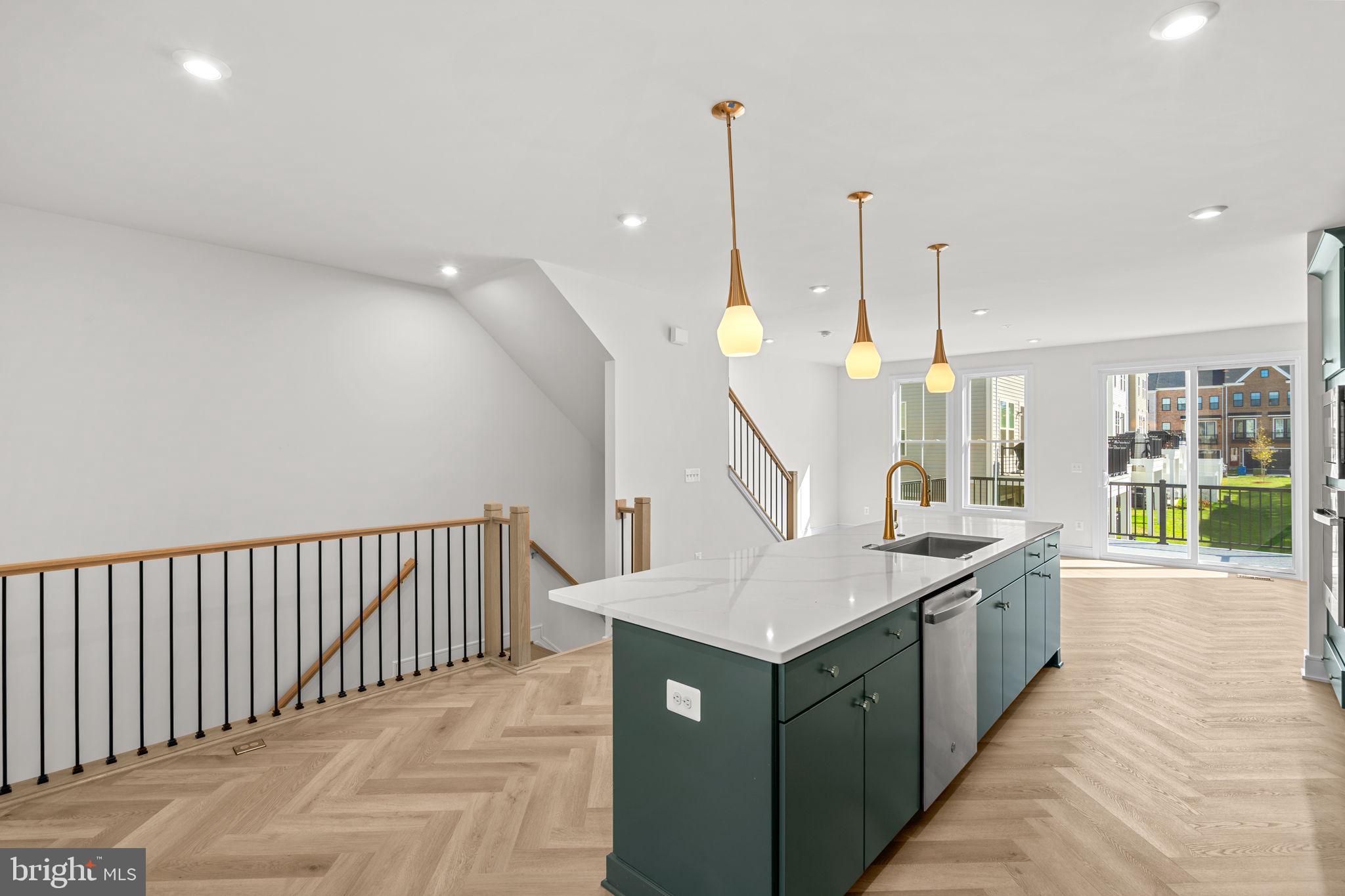 42125 PICASSO SQUARE