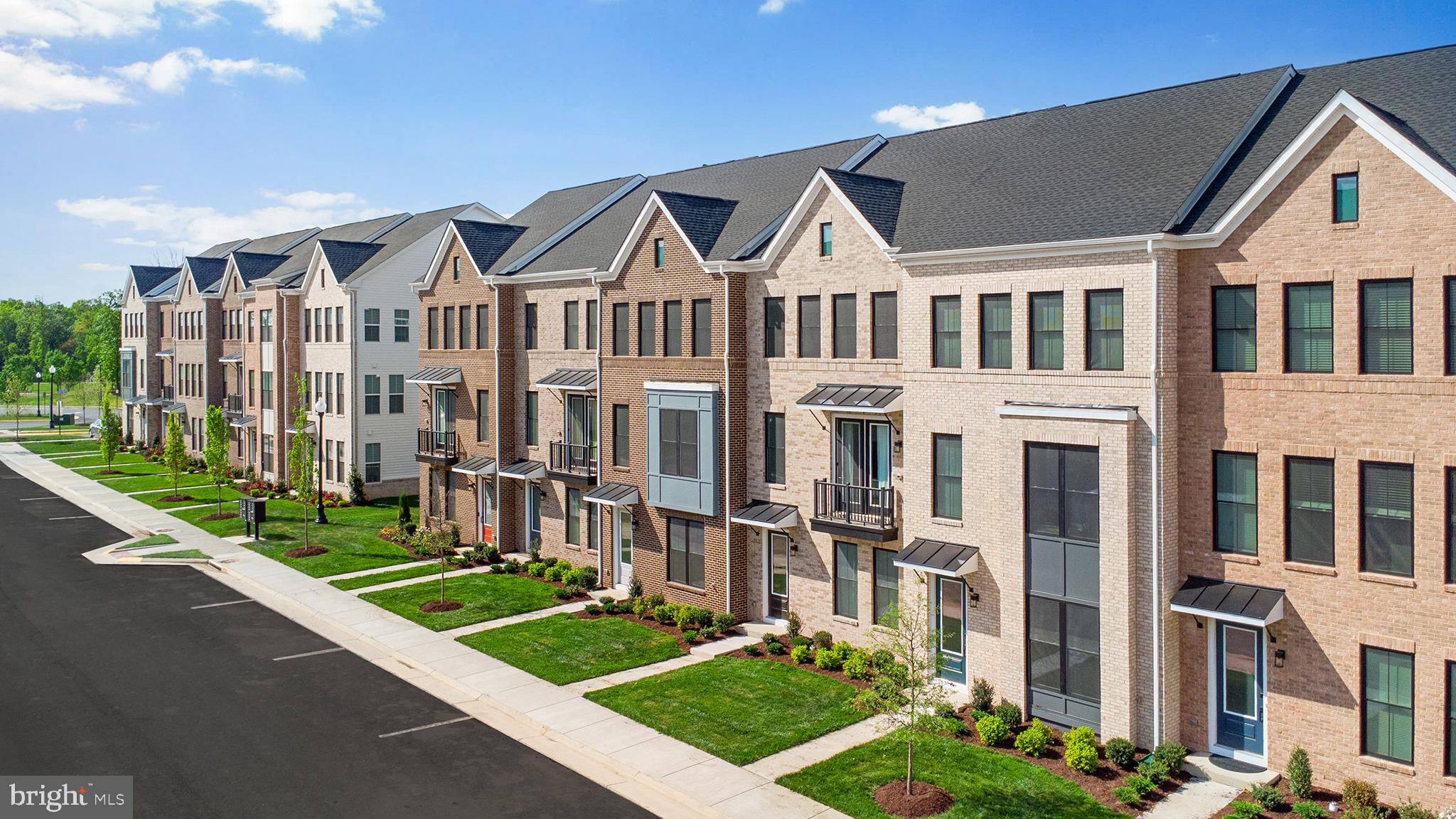 42123 PICASSO SQUARE