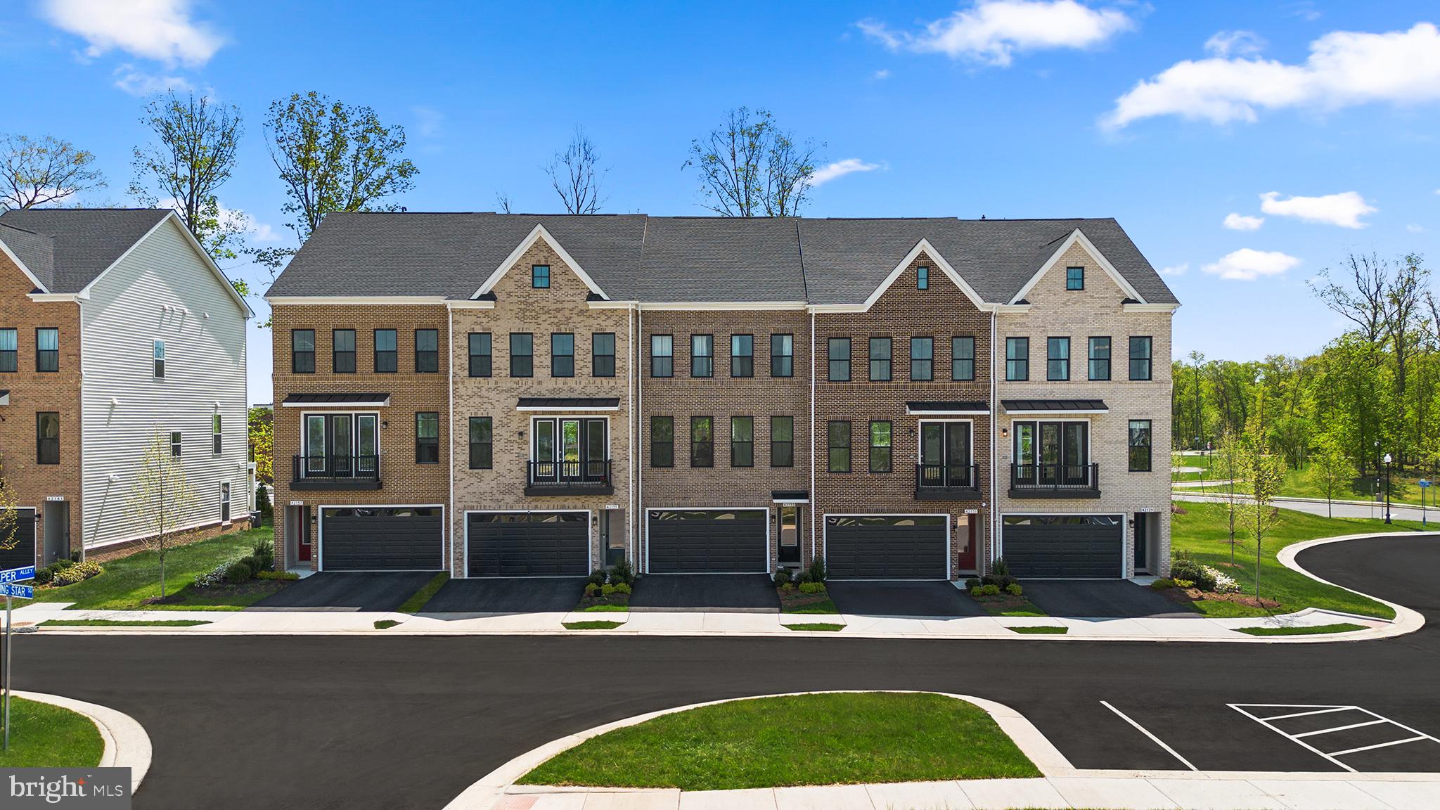 42123 PICASSO SQUARE