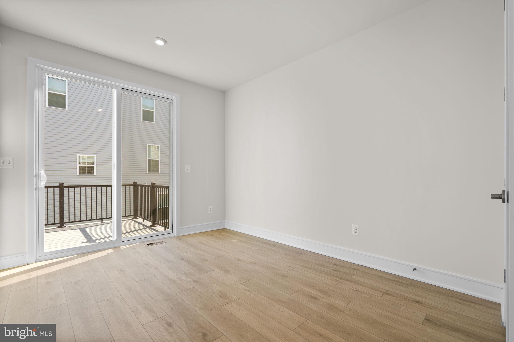 42129 PICASSO SQUARE