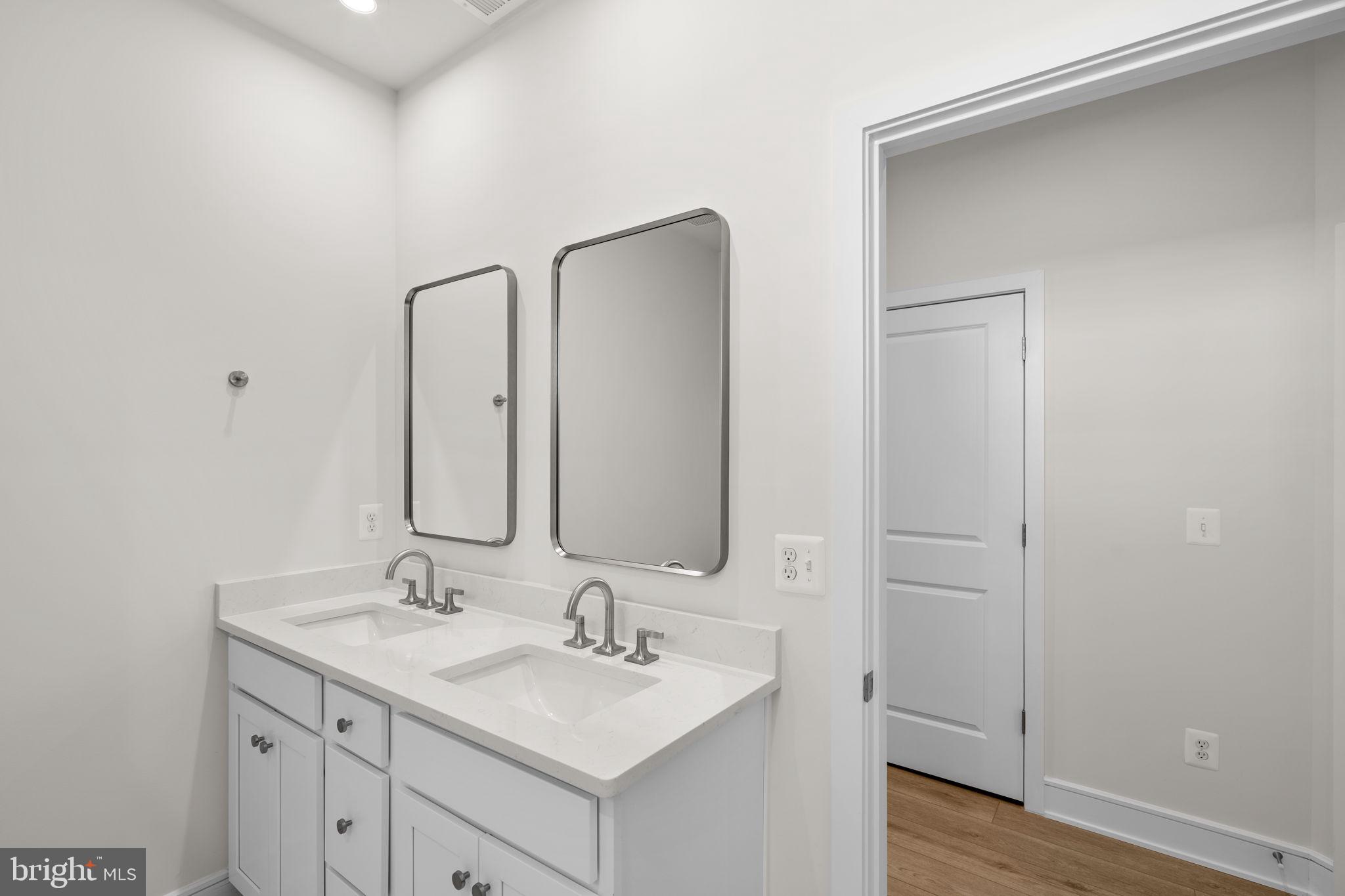 42129 PICASSO SQUARE