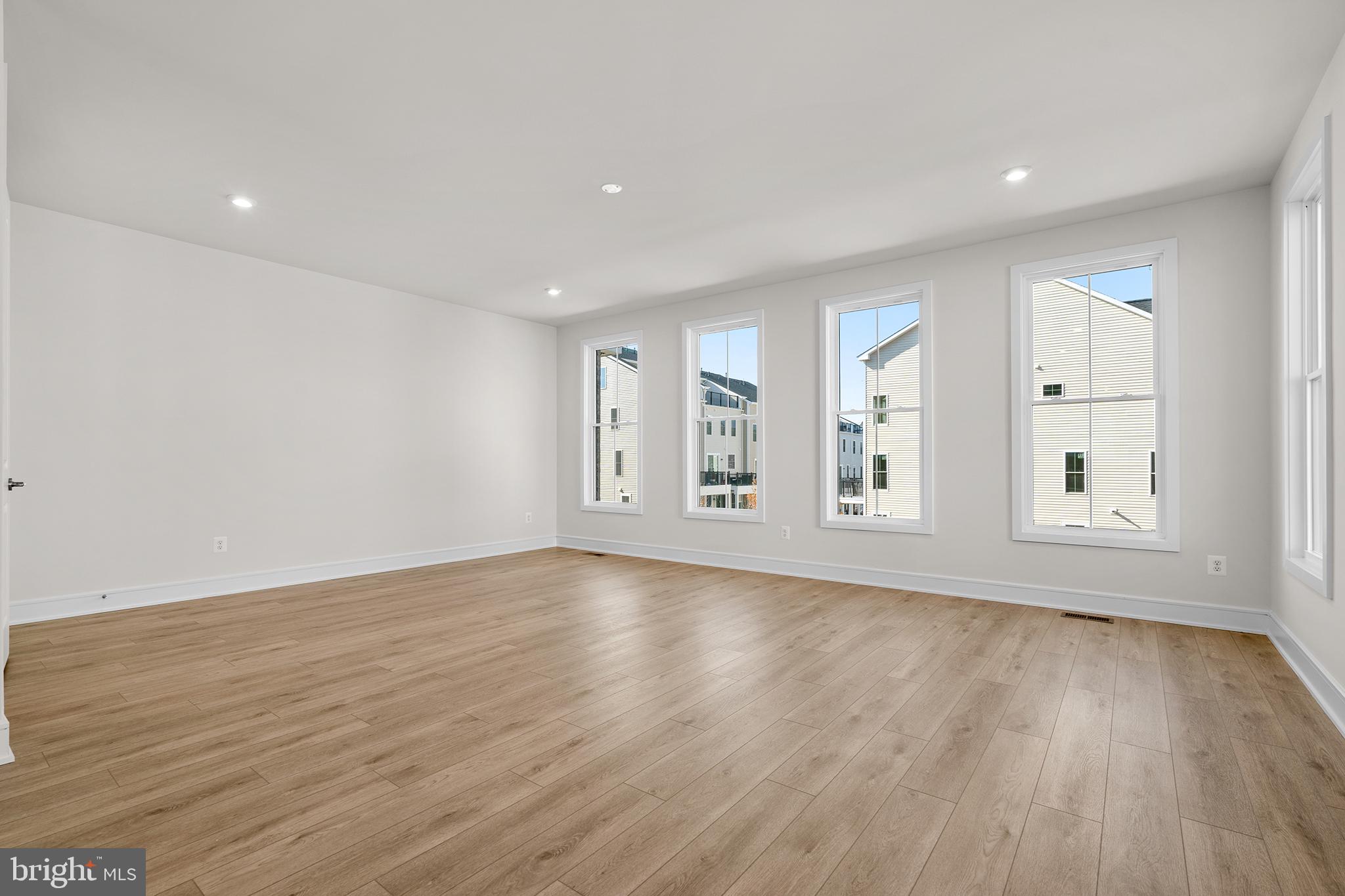 42129 PICASSO SQUARE