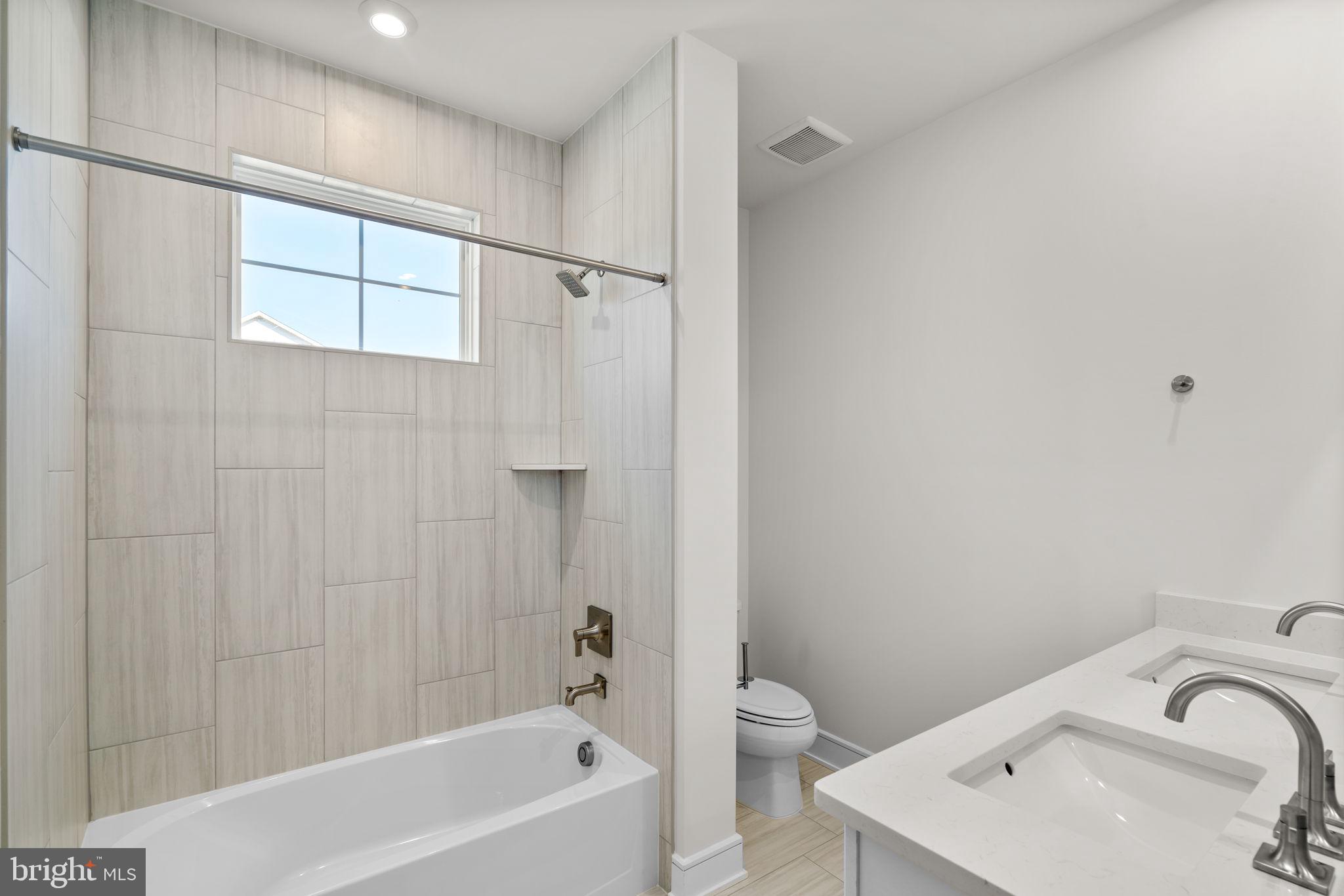 42129 PICASSO SQUARE