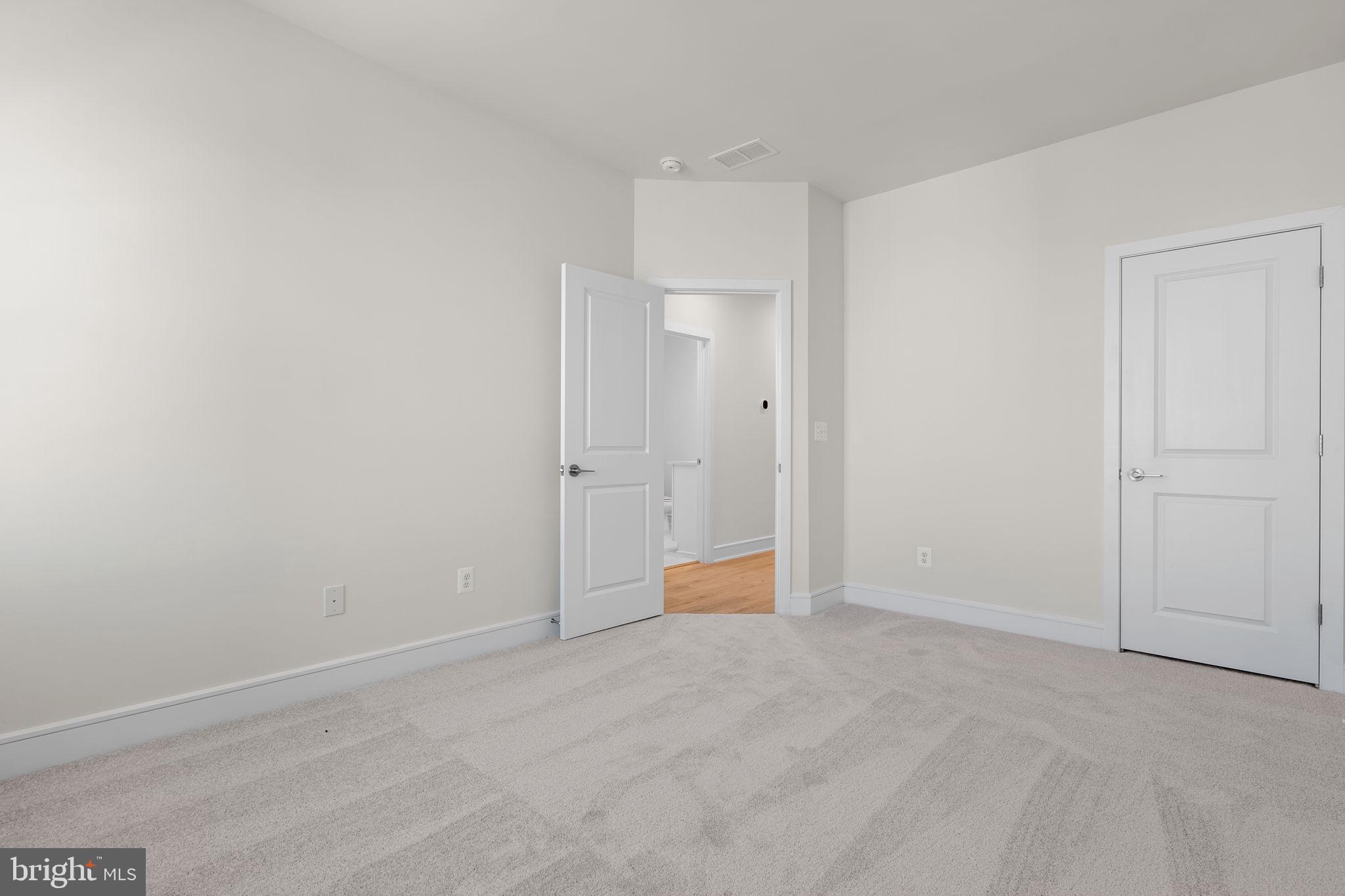 42129 PICASSO SQUARE