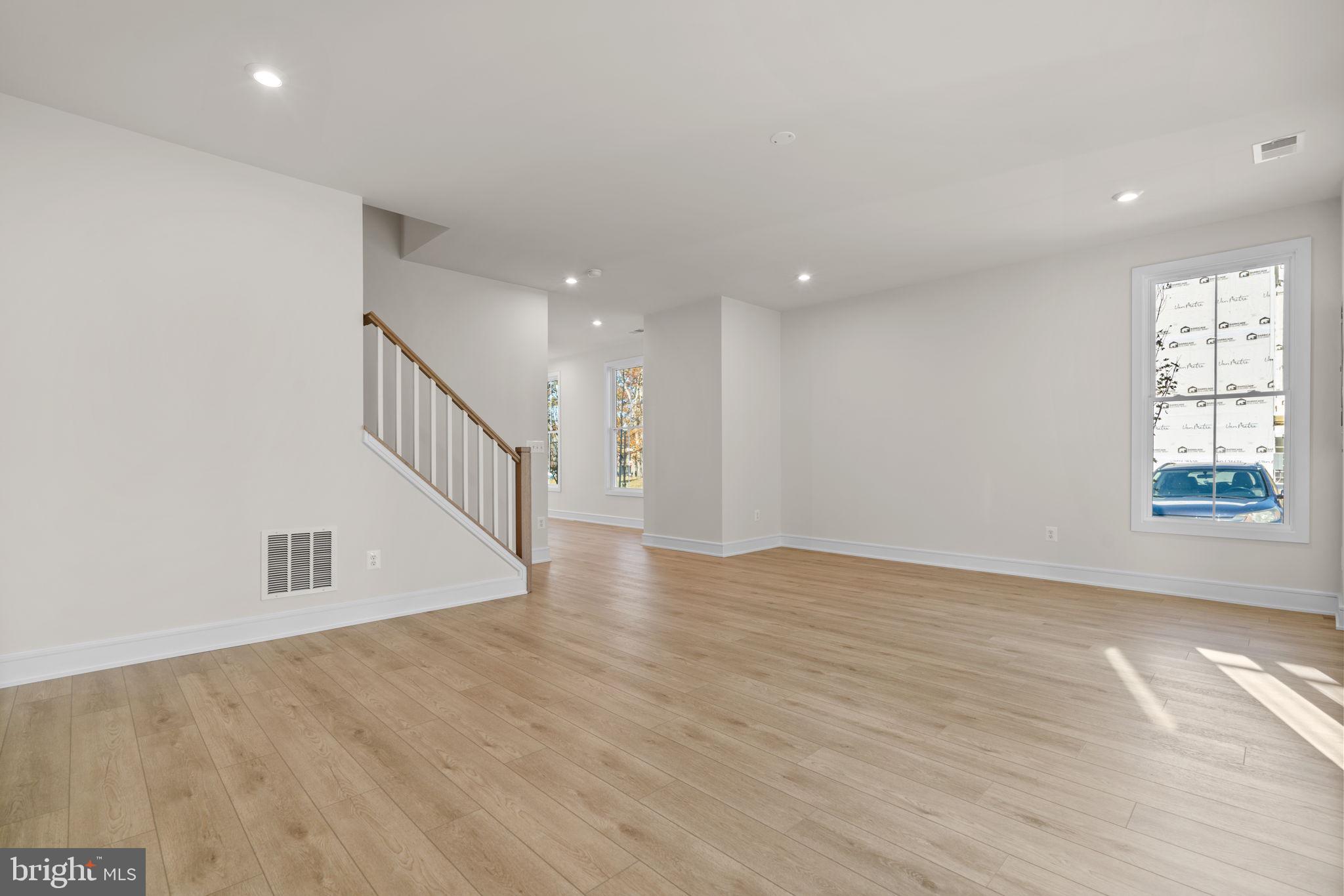 42129 PICASSO SQUARE