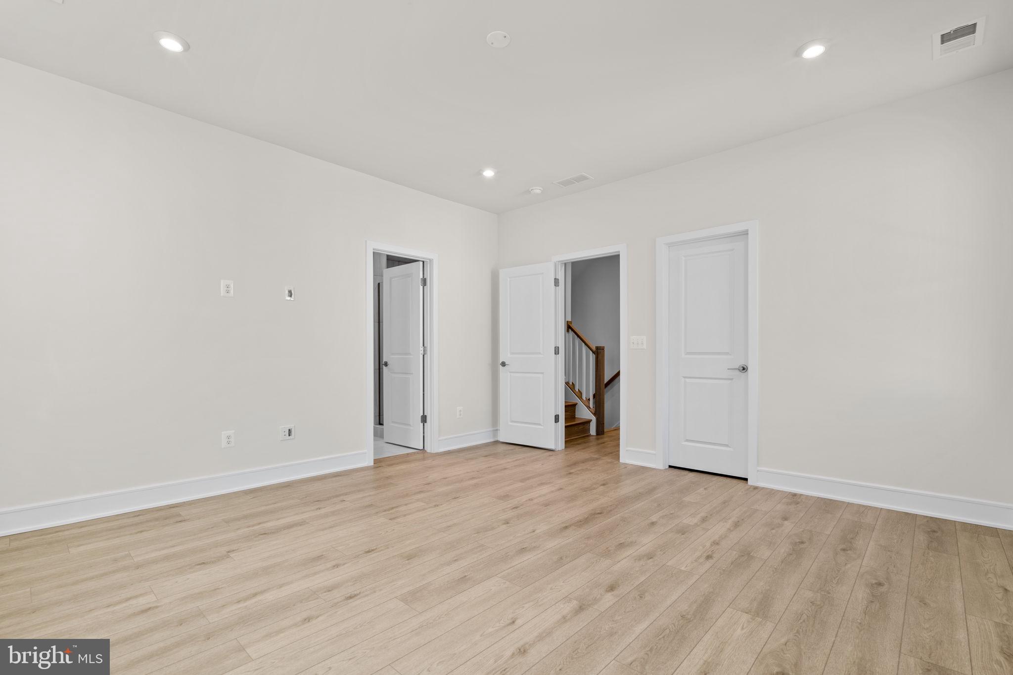 42129 PICASSO SQUARE