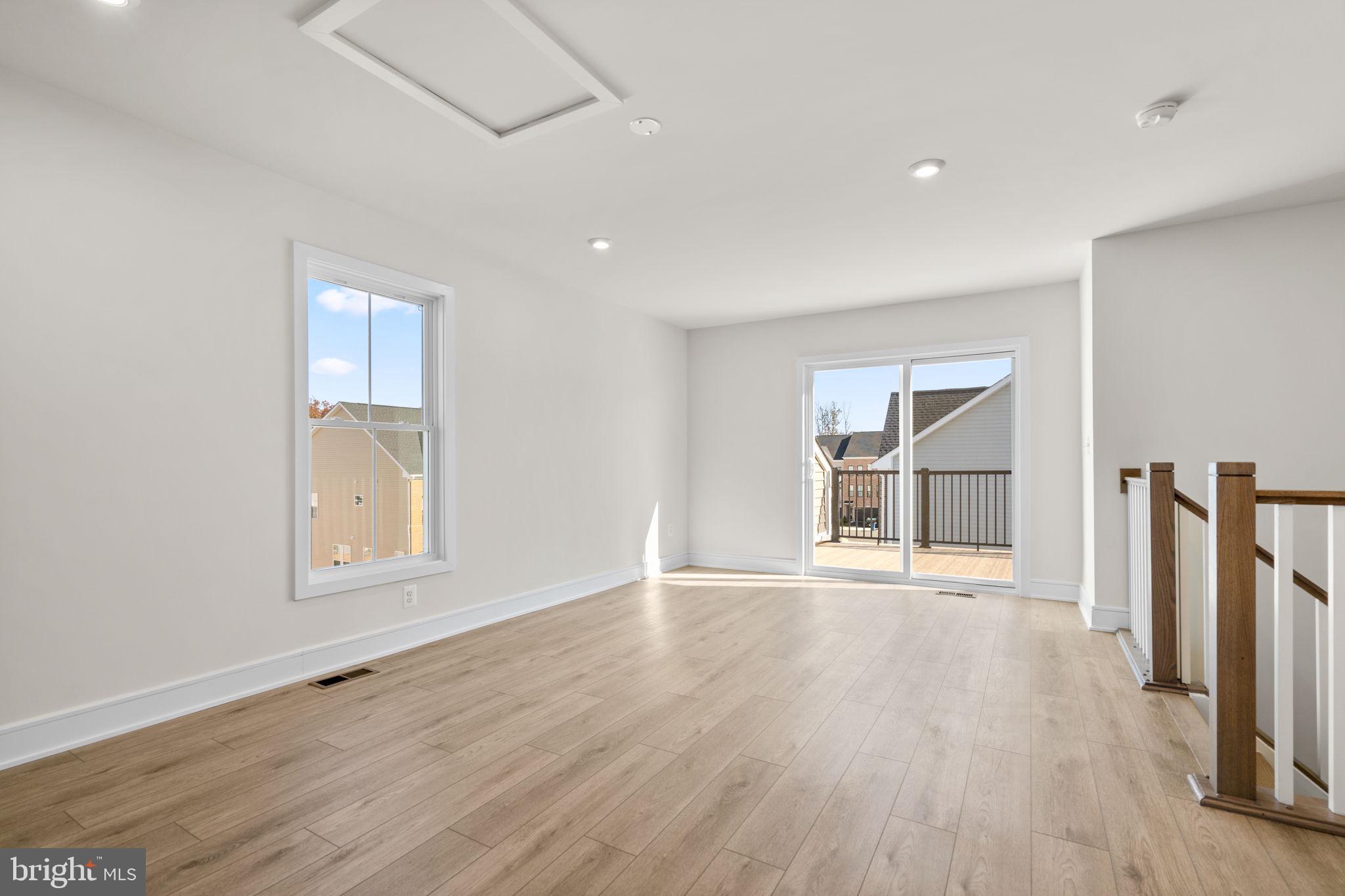 42129 PICASSO SQUARE