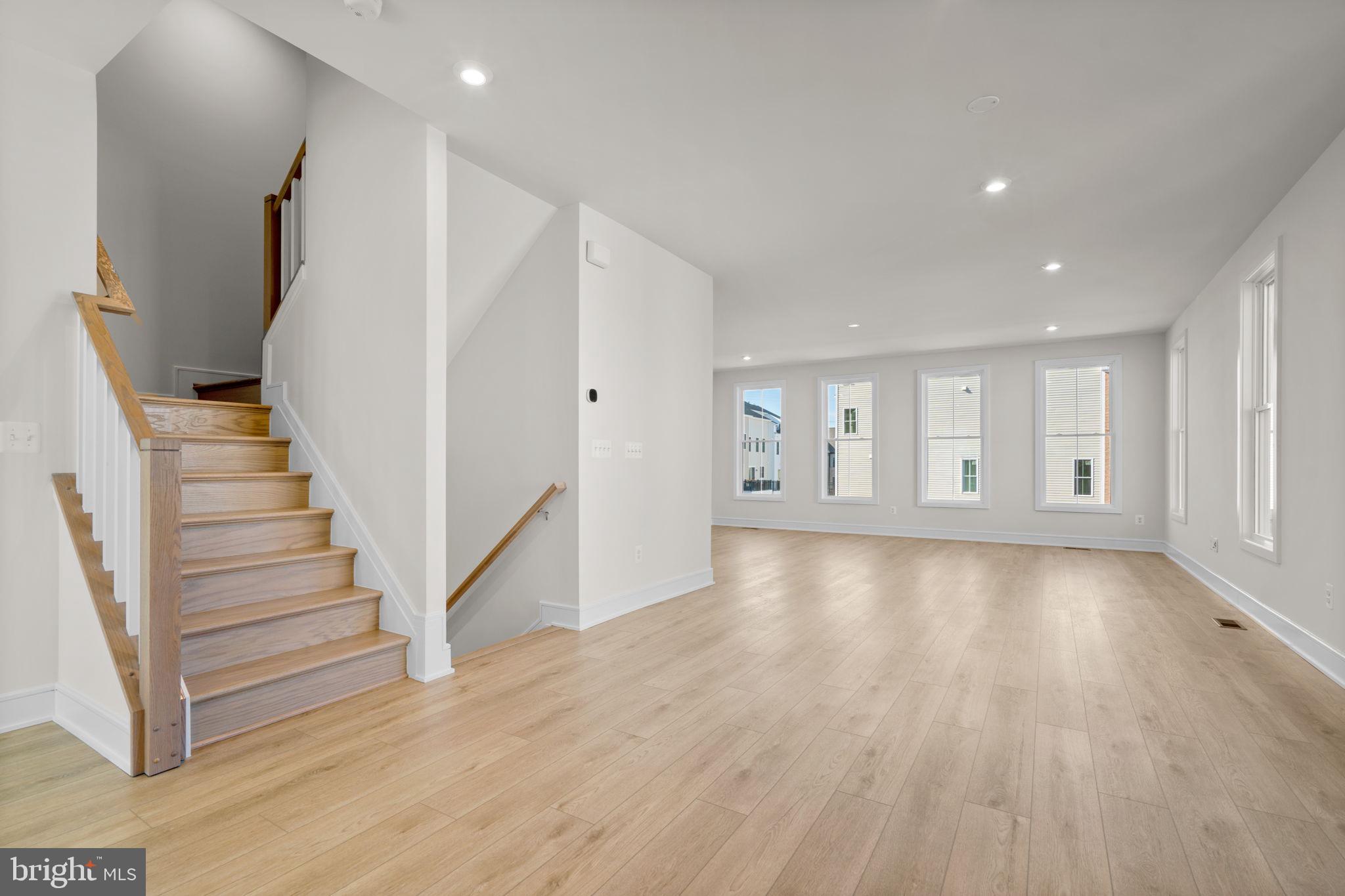 42129 PICASSO SQUARE