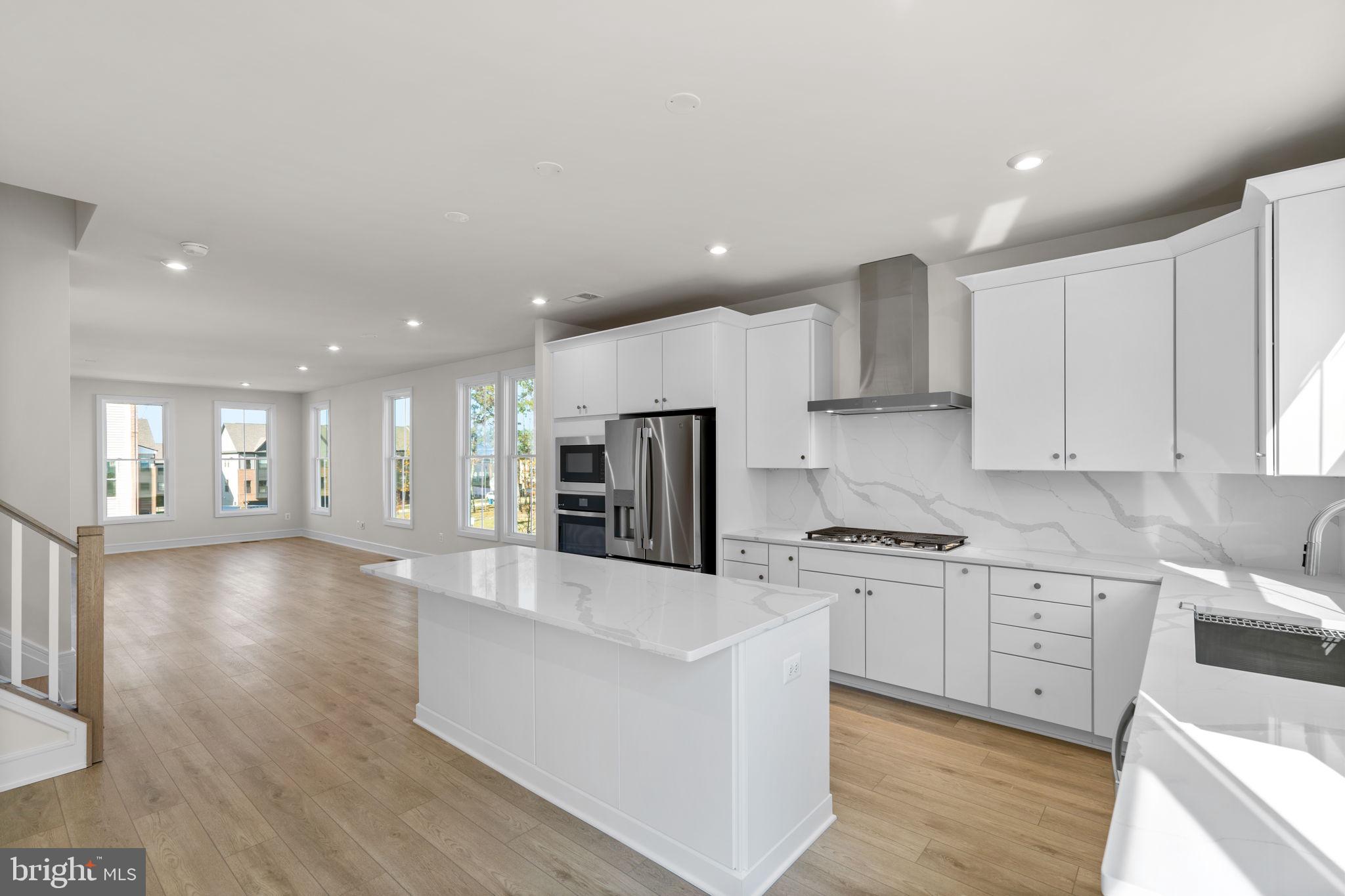 42129 PICASSO SQUARE