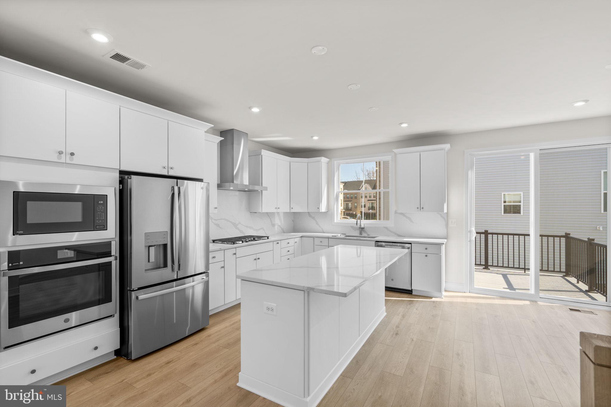 42129 PICASSO SQUARE