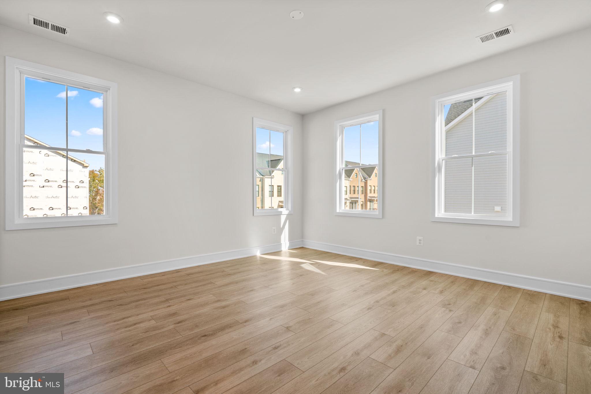 42129 PICASSO SQUARE