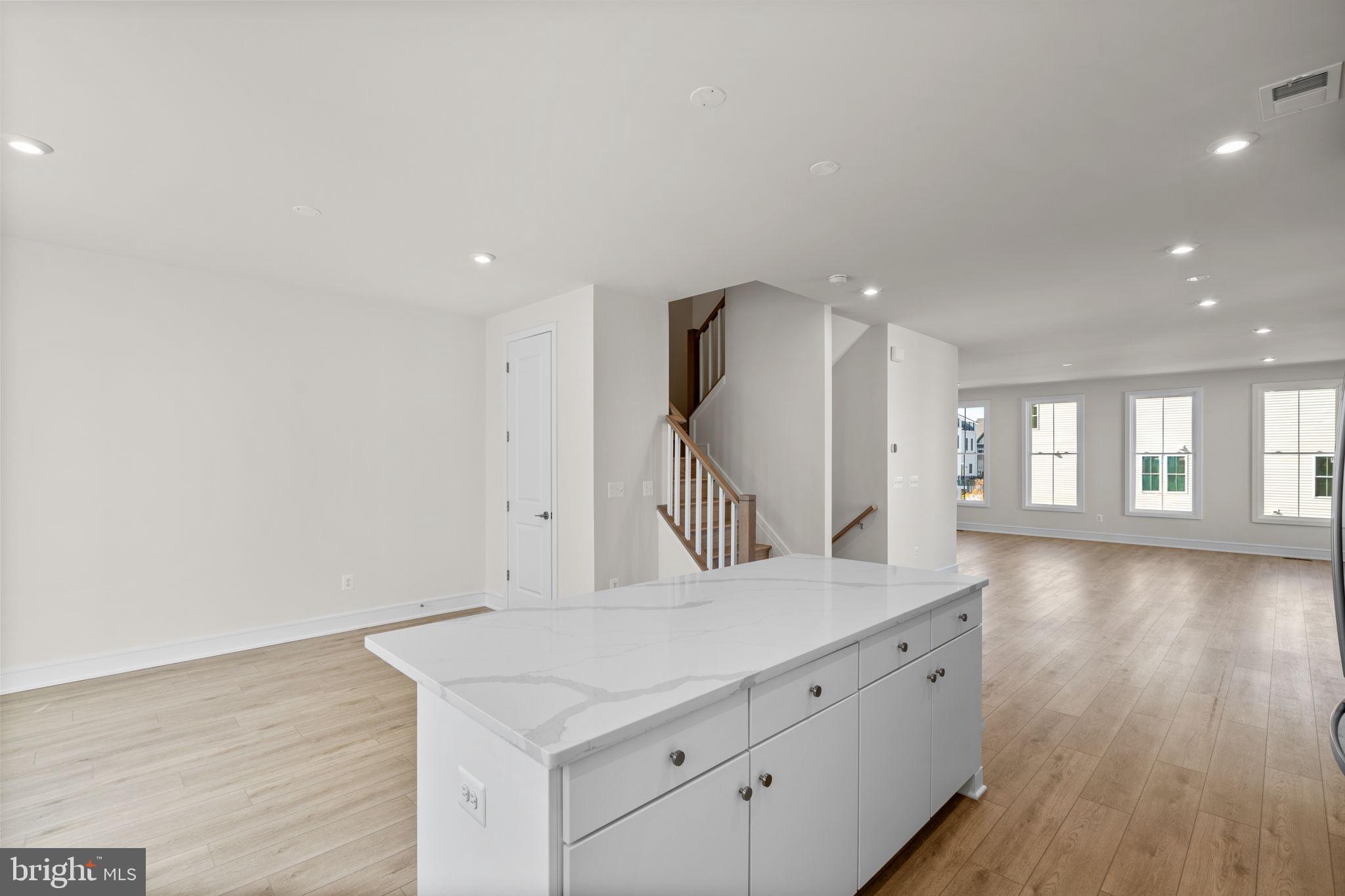 42129 PICASSO SQUARE