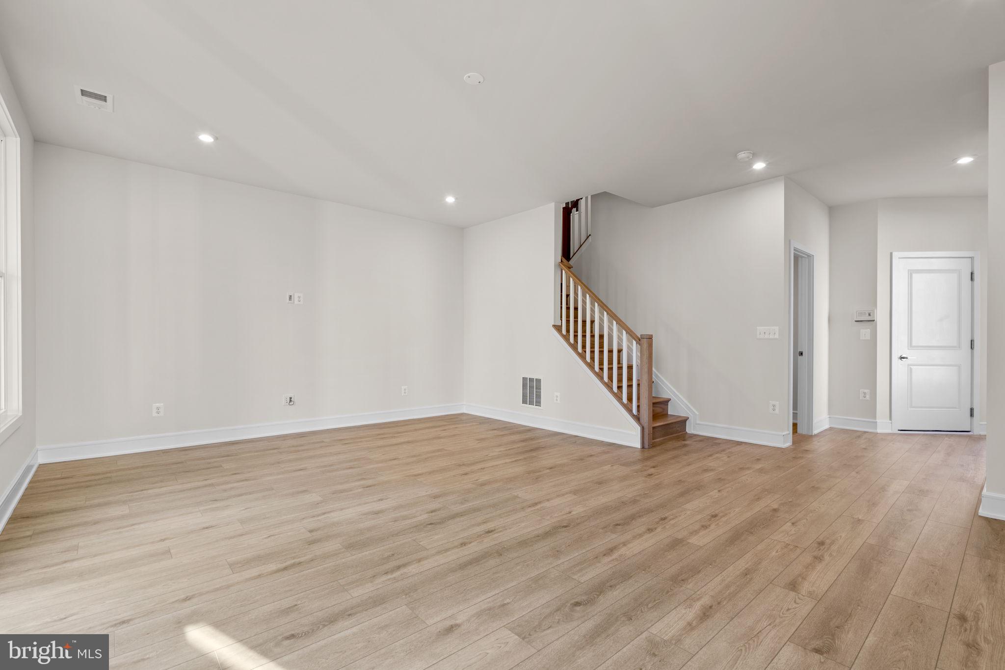 42129 PICASSO SQUARE